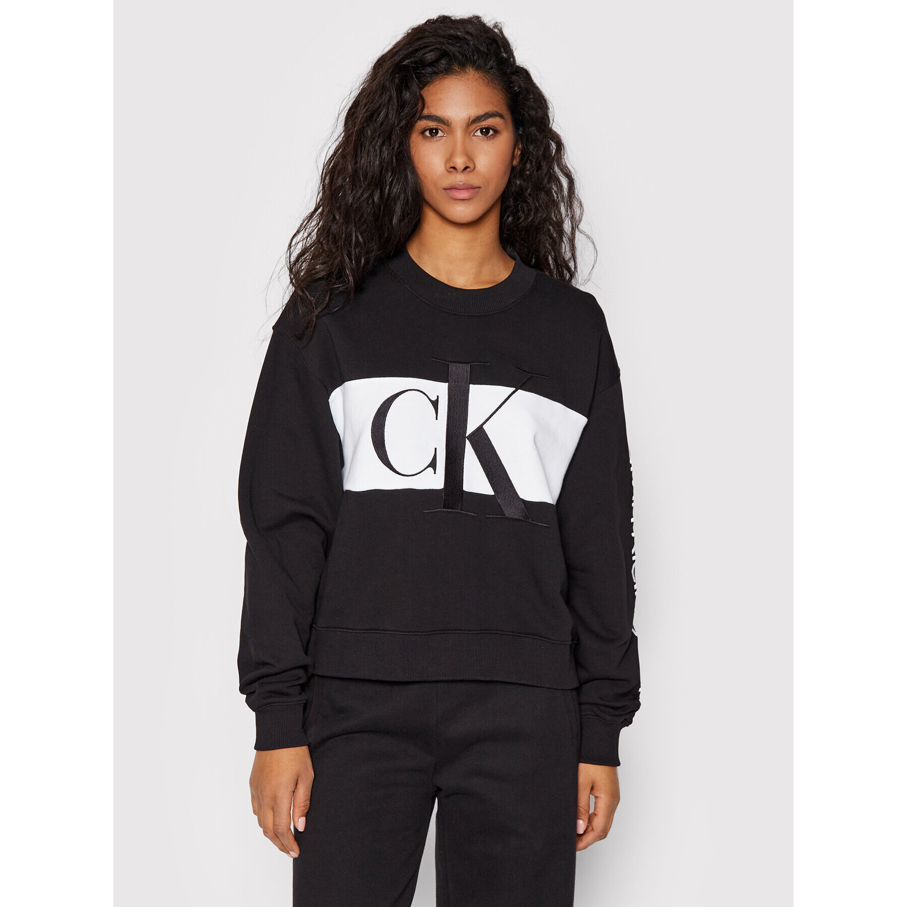 Calvin Klein Jeans Суитшърт J20J218169 Черен Relaxed Fit - Pepit.bg