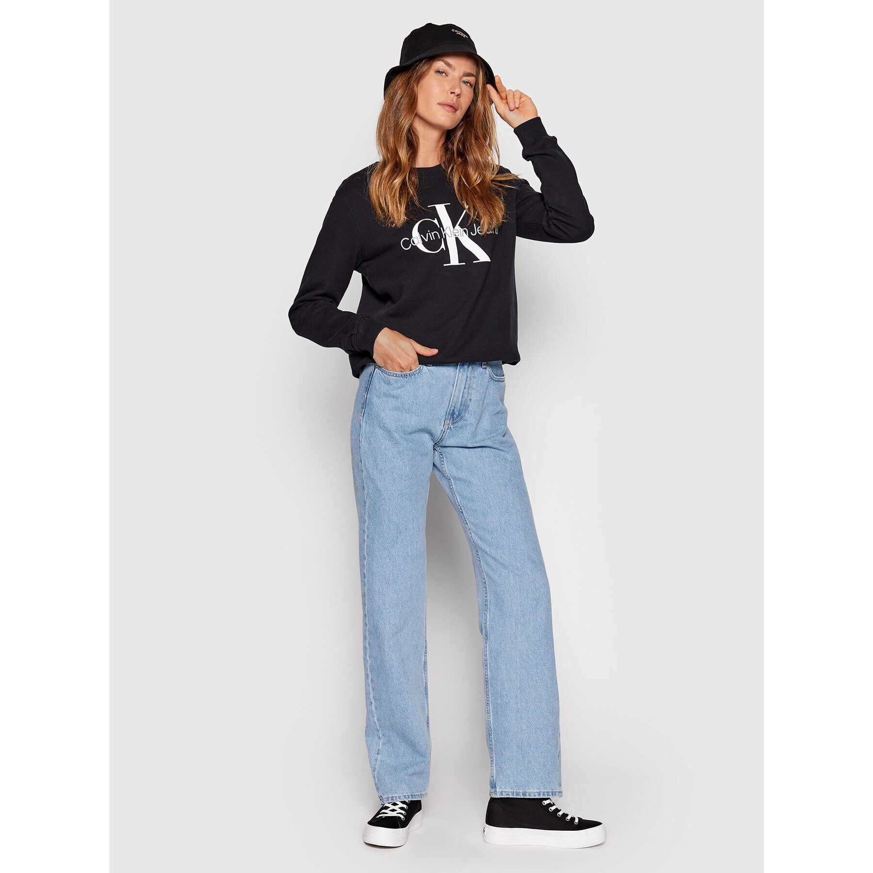 Calvin Klein Jeans Суитшърт J20J219140 Черен Regular Fit - Pepit.bg