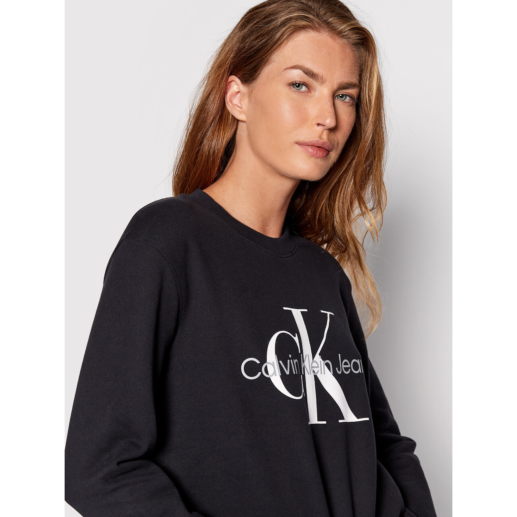 Calvin Klein Jeans Суитшърт J20J219140 Черен Regular Fit - Pepit.bg