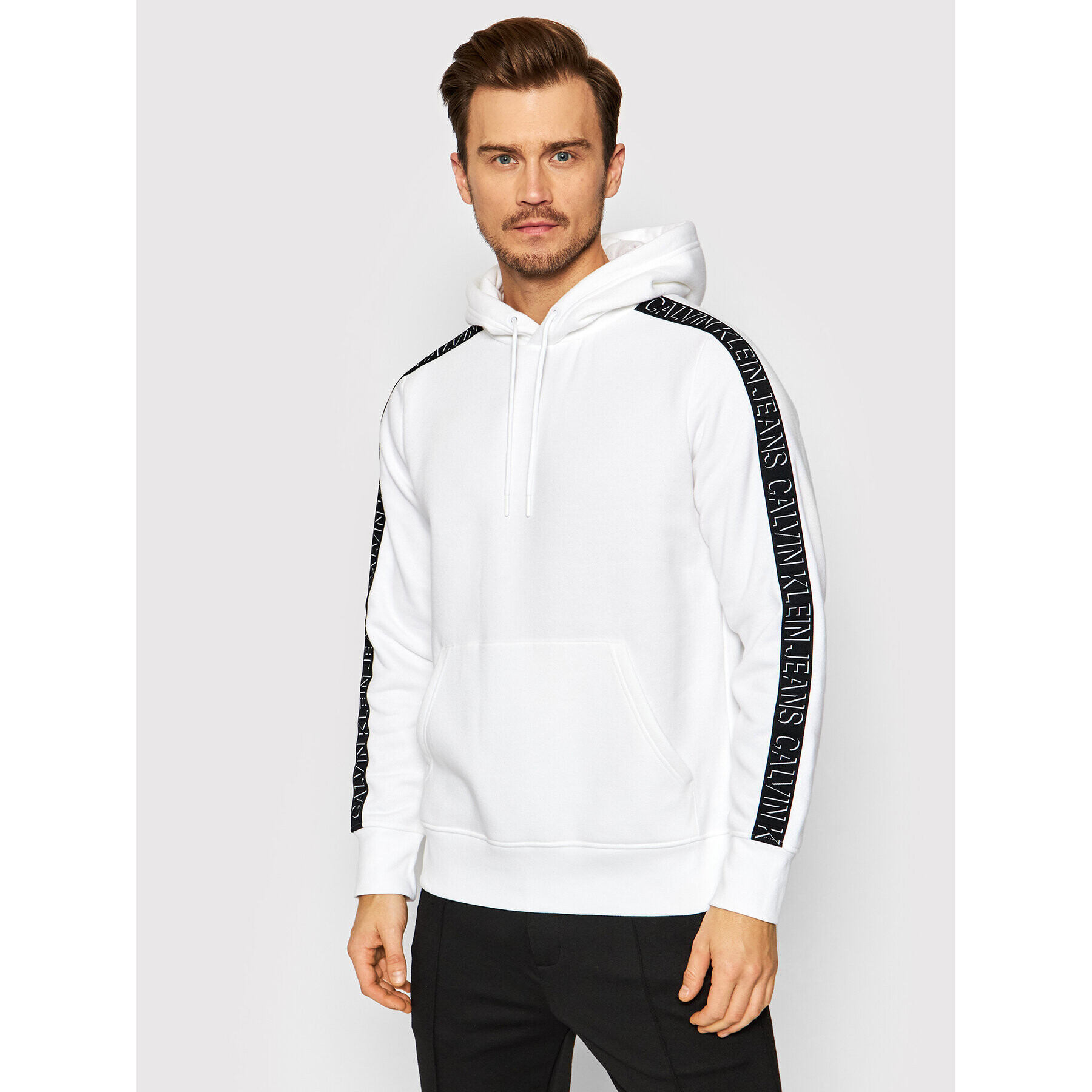 Calvin Klein Jeans Суитшърт J30J318809 Бял Regular Fit - Pepit.bg