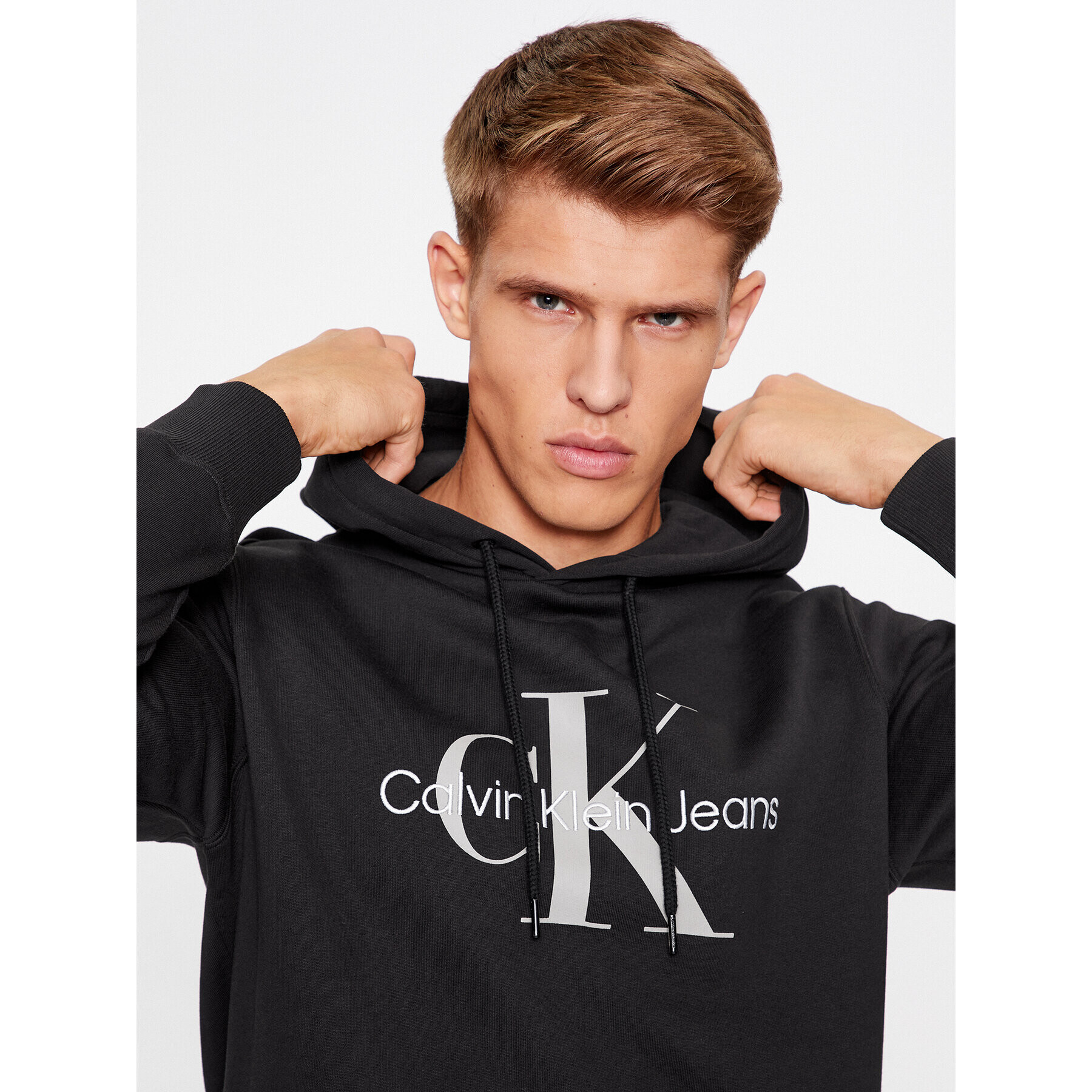 Calvin Klein Jeans Суитшърт J30J320805 Черен Regular Fit - Pepit.bg