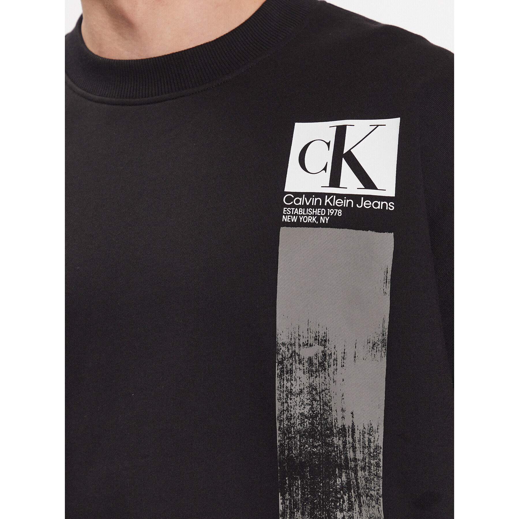 Calvin Klein Jeans Суитшърт J30J323416 Черен Regular Fit - Pepit.bg