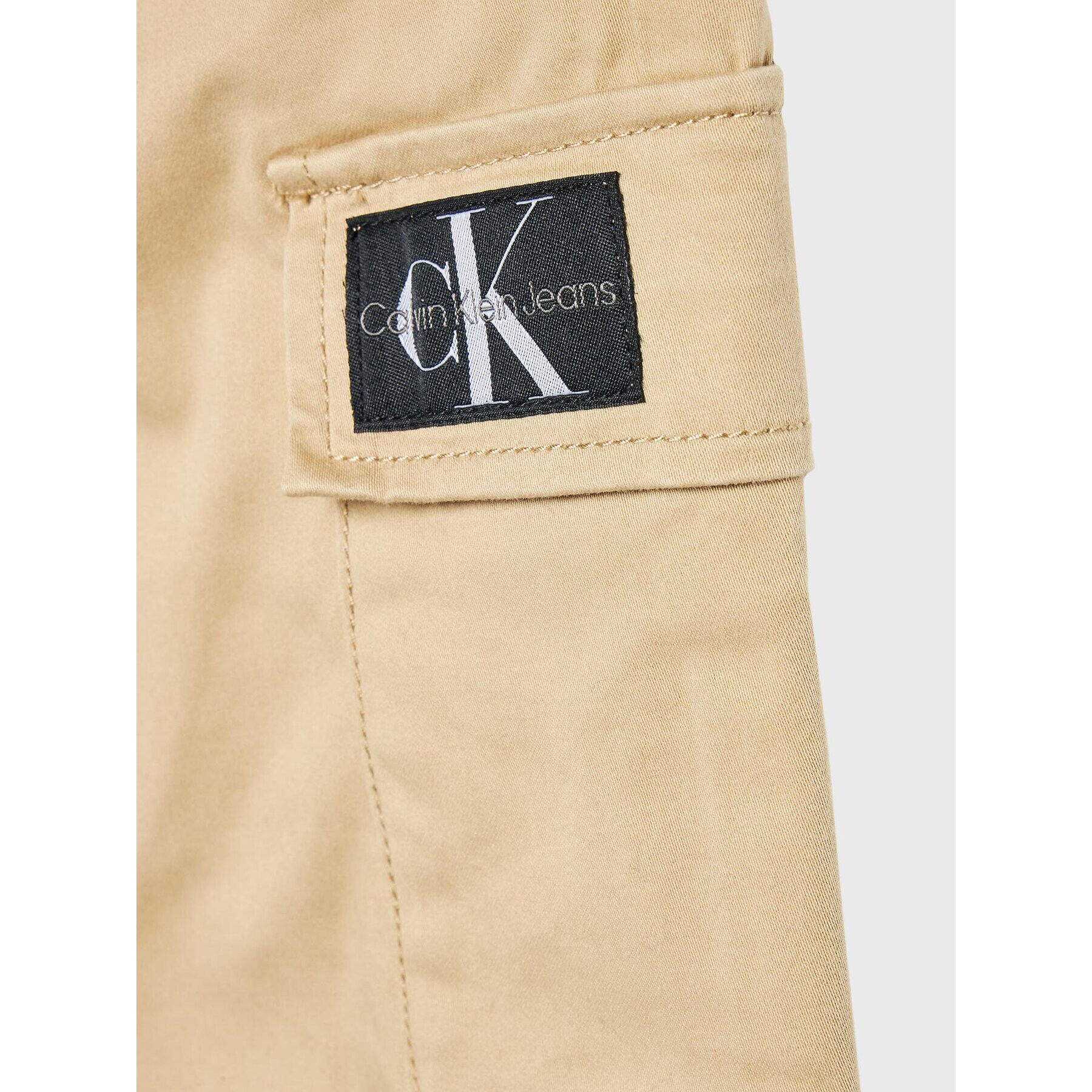 Calvin Klein Jeans Текстилни панталони Cargo IB0IB01341 Екрю Regular Fit - Pepit.bg