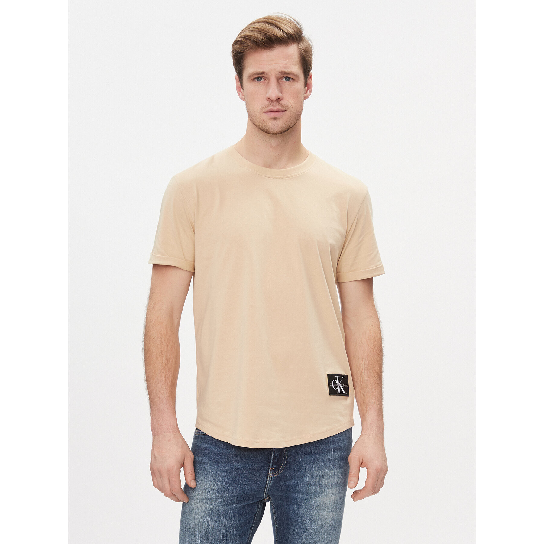 Calvin Klein Jeans Тишърт Badge Turn Up Sleeve J30J323482 Бежов Regular Fit - Pepit.bg