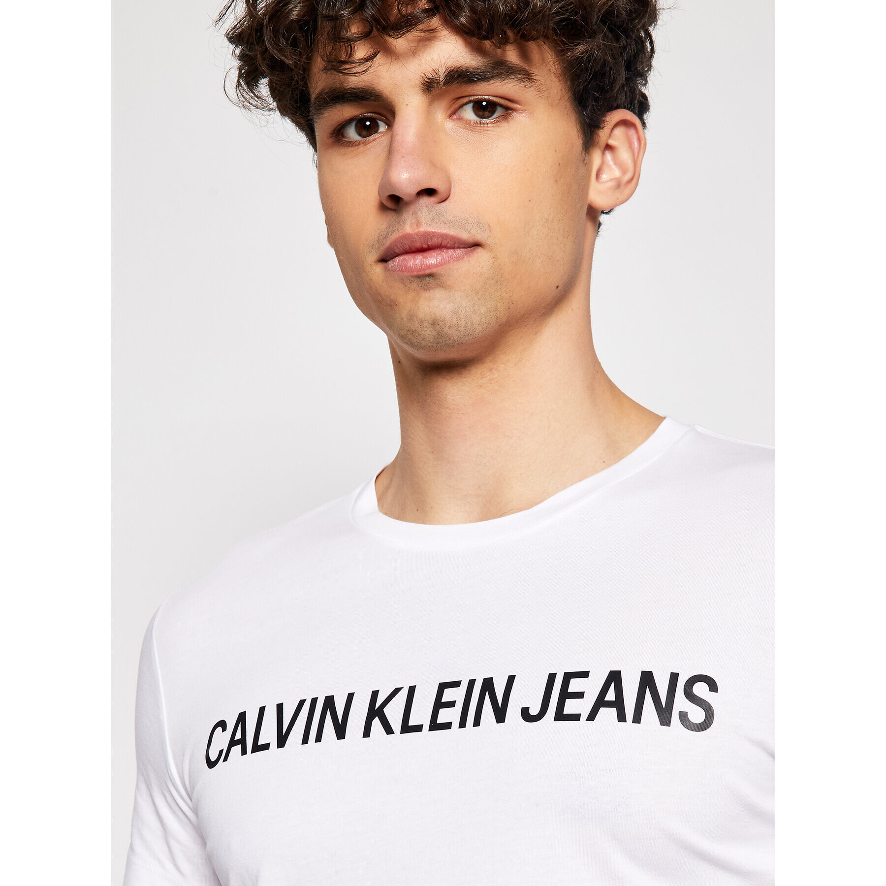 Calvin Klein Jeans Тишърт Core Institutional Logo J30J307855 Бял Regular Fit - Pepit.bg