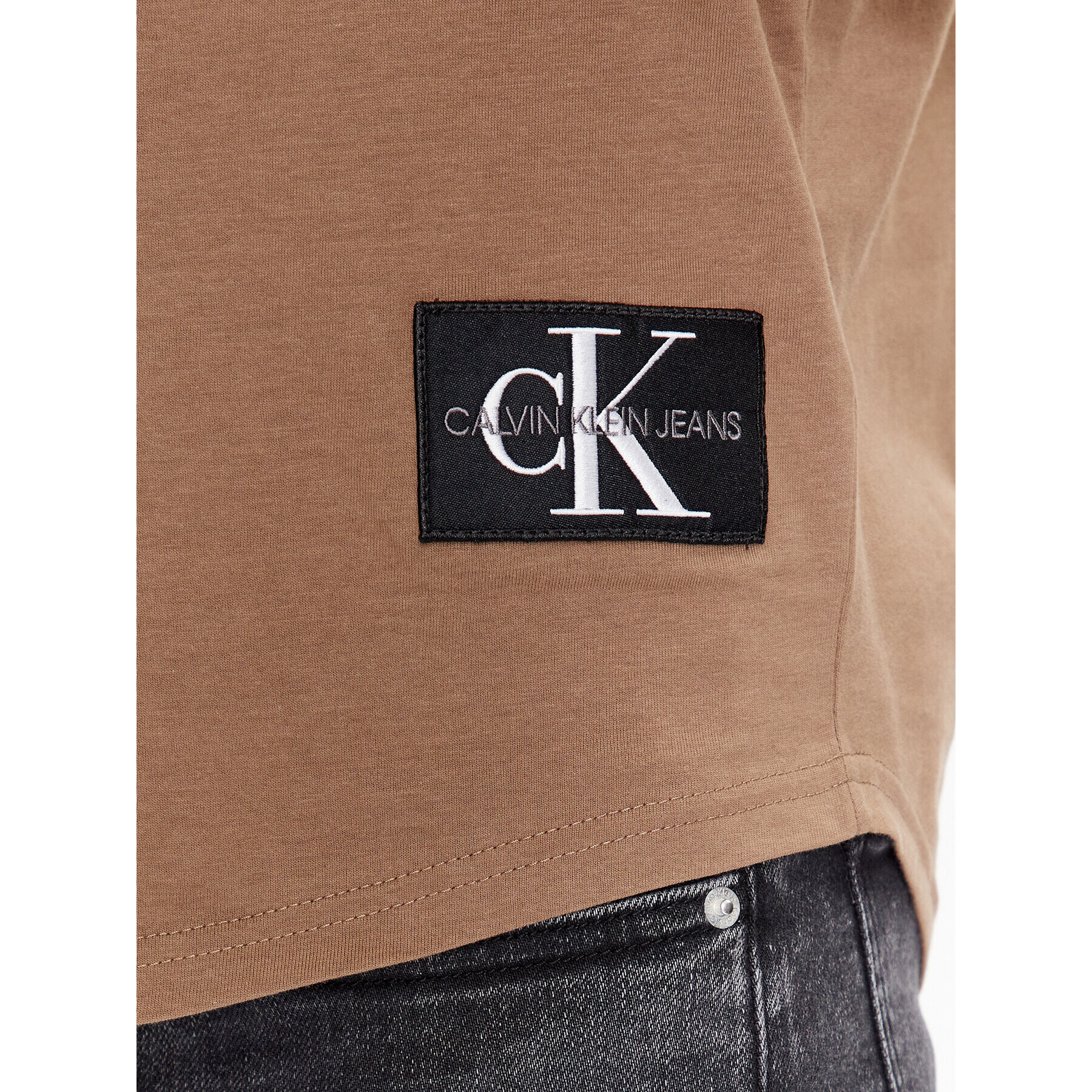 Calvin Klein Jeans Тишърт Essential J30J315319 Кафяв Regular Fit - Pepit.bg