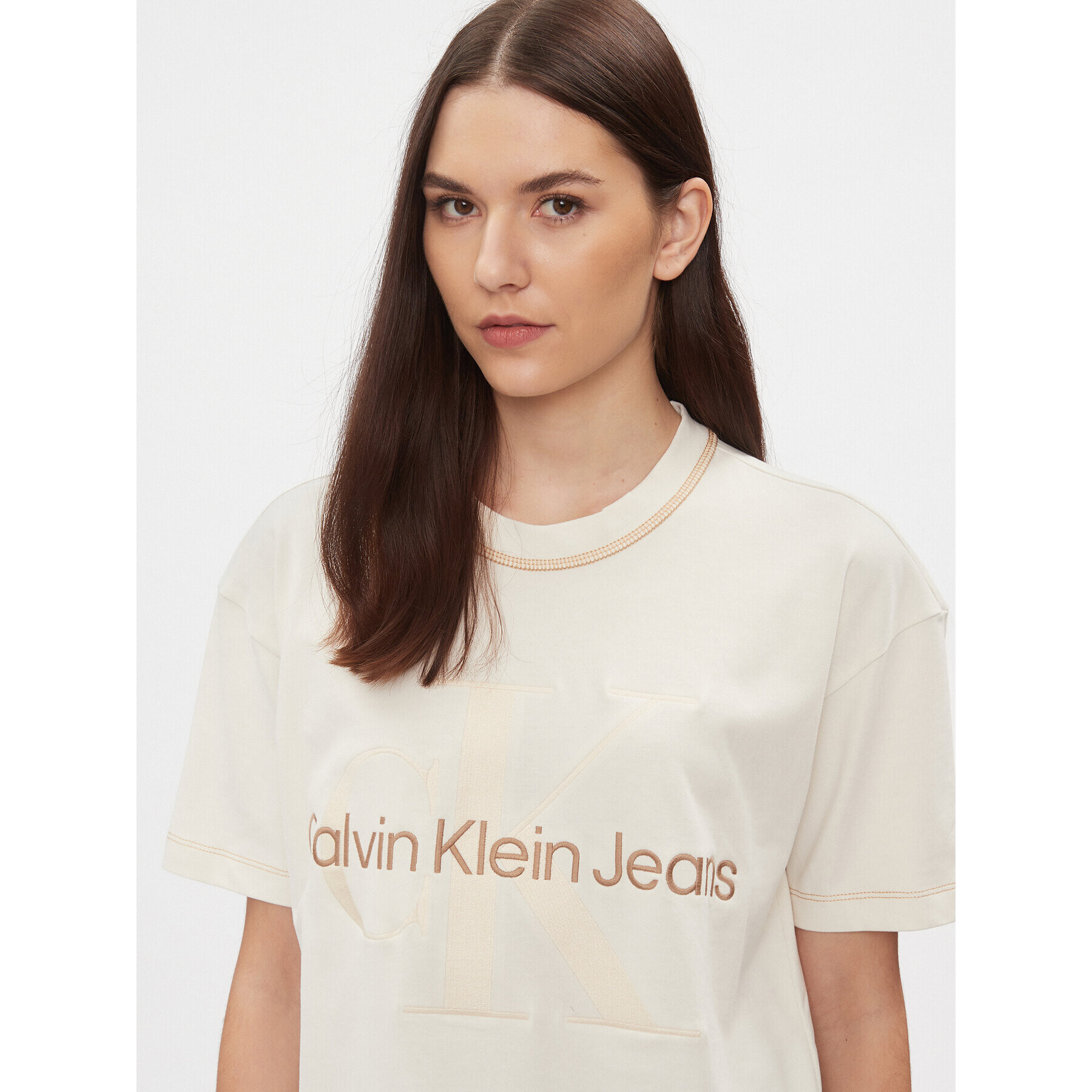 Calvin Klein Jeans Тишърт Hero Monologo J20J222974 Екрю Boyfriend Fit - Pepit.bg