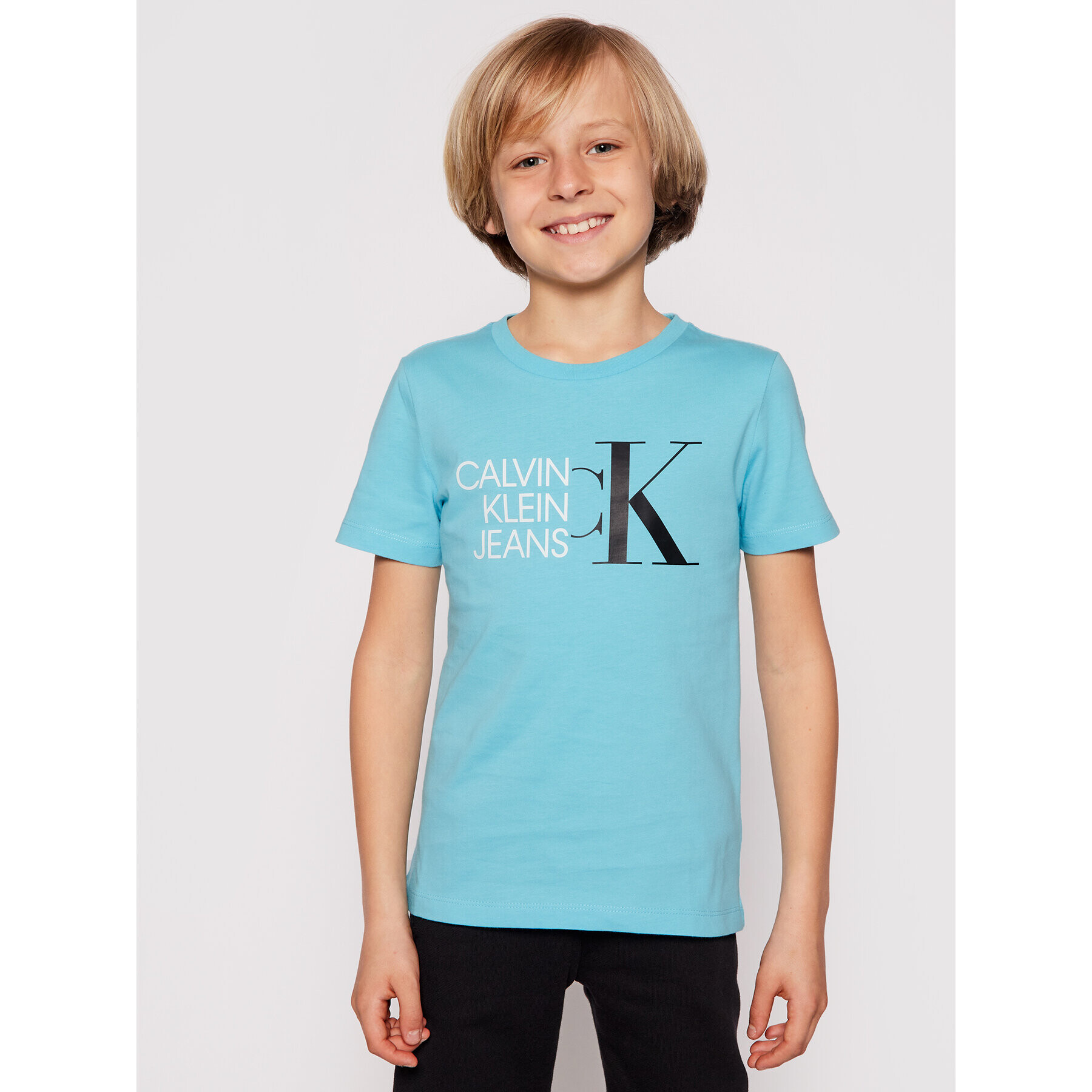Calvin Klein Jeans Тишърт Hybrid Logo Fitted IB0IB00849 Син Regular Fit - Pepit.bg