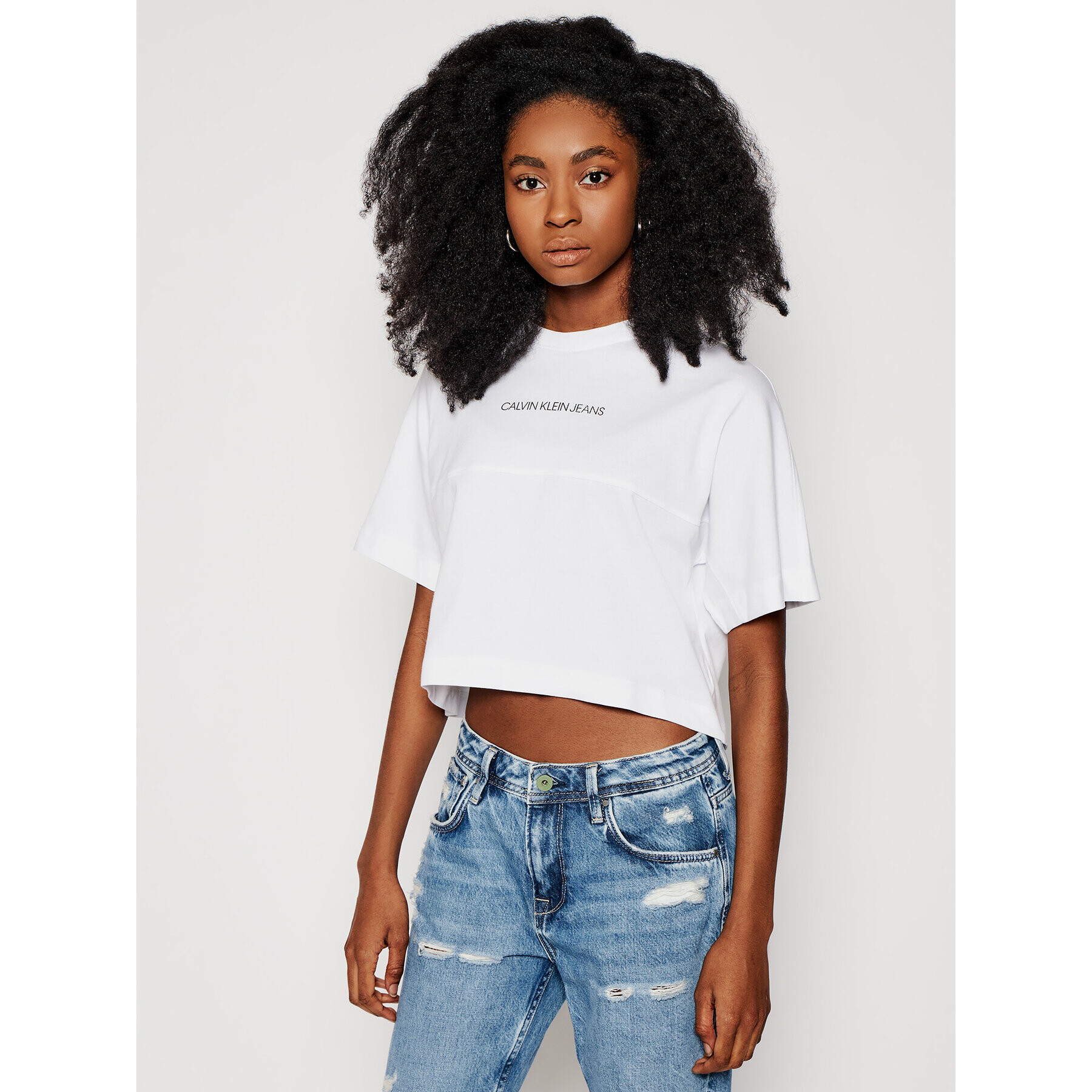 Calvin Klein Jeans Тишърт J20J215313 Бял Cropped Fit - Pepit.bg