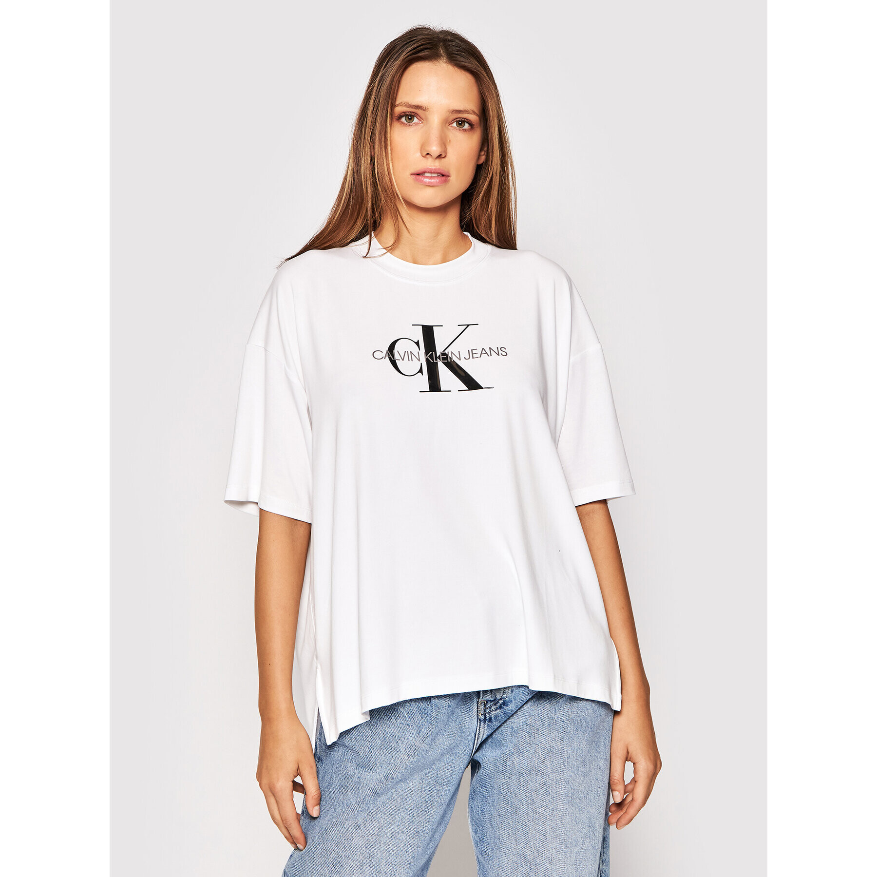 Calvin Klein Jeans Тишърт J20J216248 Бял Boyfriend Fit - Pepit.bg