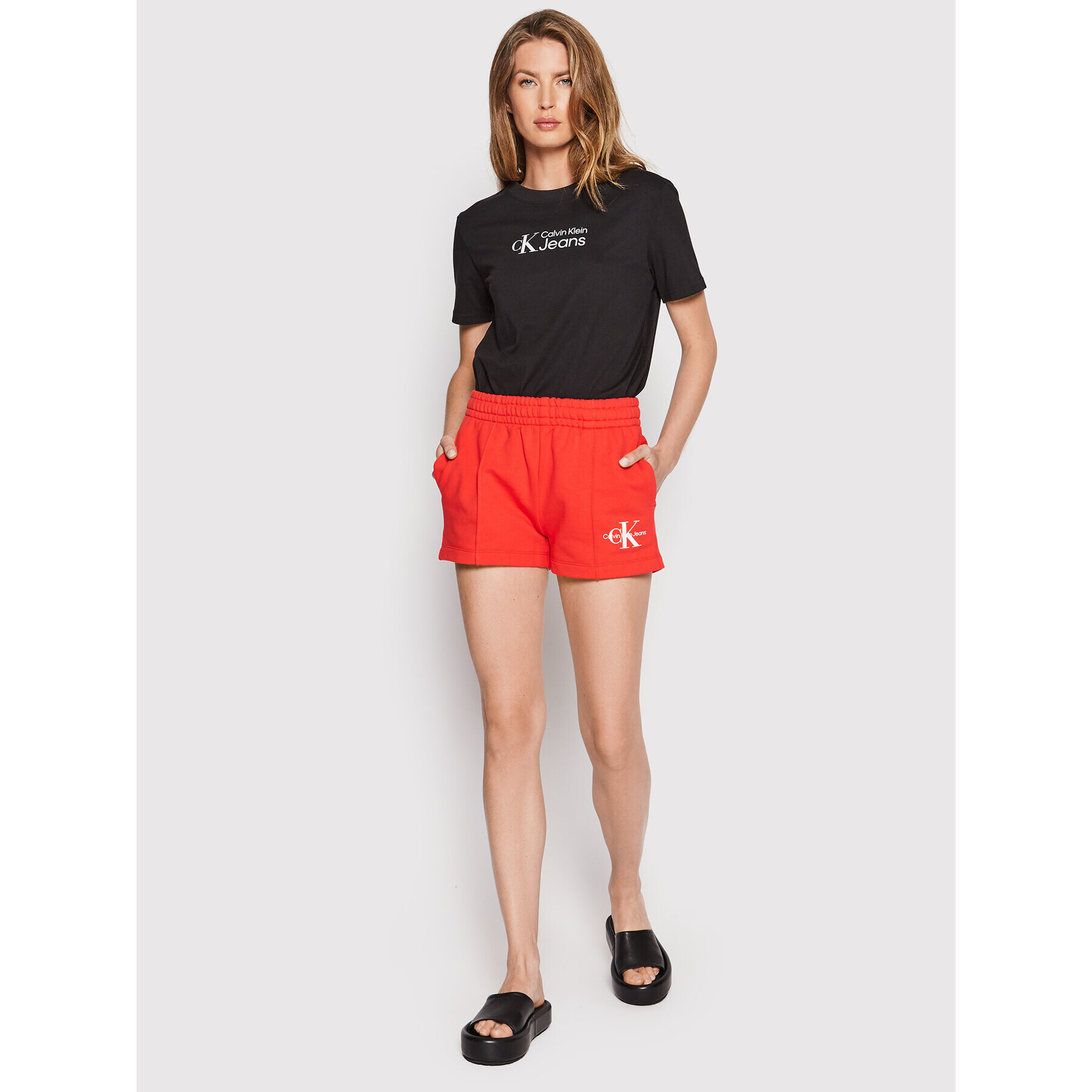 Calvin Klein Jeans Тишърт J20J218201 Черен Relaxed Fit - Pepit.bg