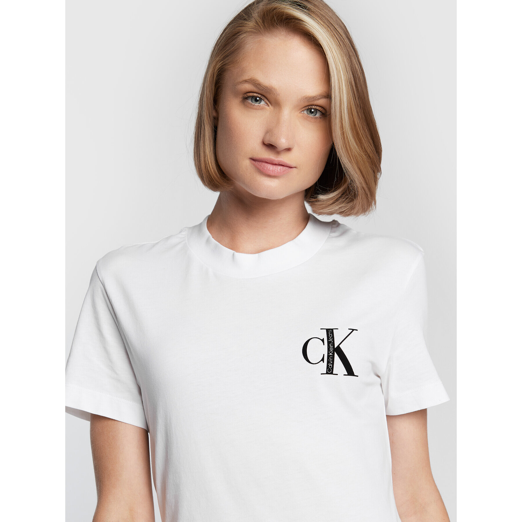 Calvin Klein Jeans Тишърт J20J220478 Бял Regular Fit - Pepit.bg