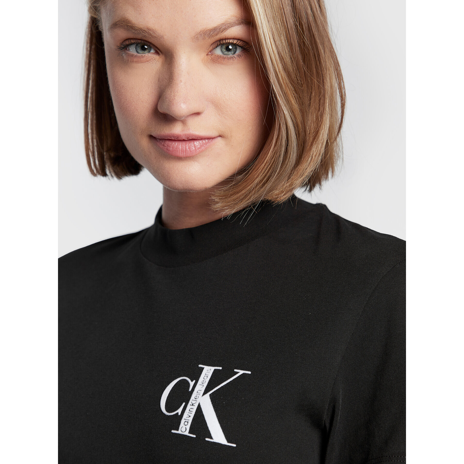 Calvin Klein Jeans Тишърт J20J220478 Черен Regular Fit - Pepit.bg