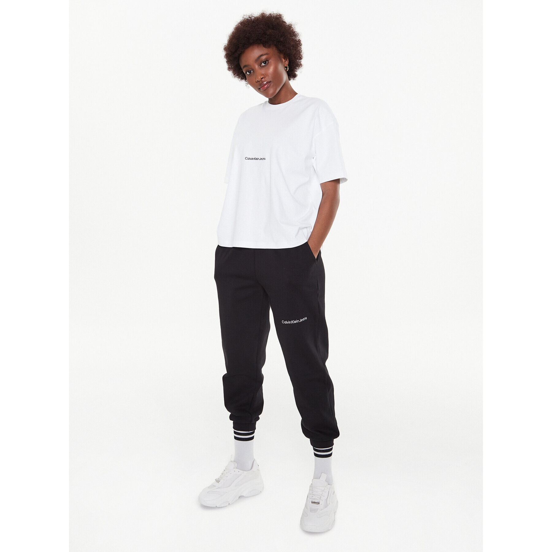 Calvin Klein Jeans Тишърт J20J220768 Бял Relaxed Fit - Pepit.bg