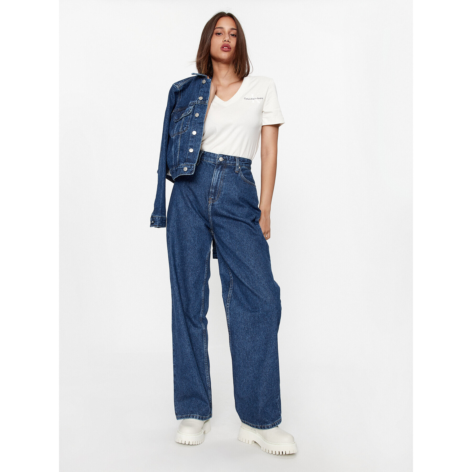 Calvin Klein Jeans Тишърт J20J221429 Екрю Regular Fit - Pepit.bg