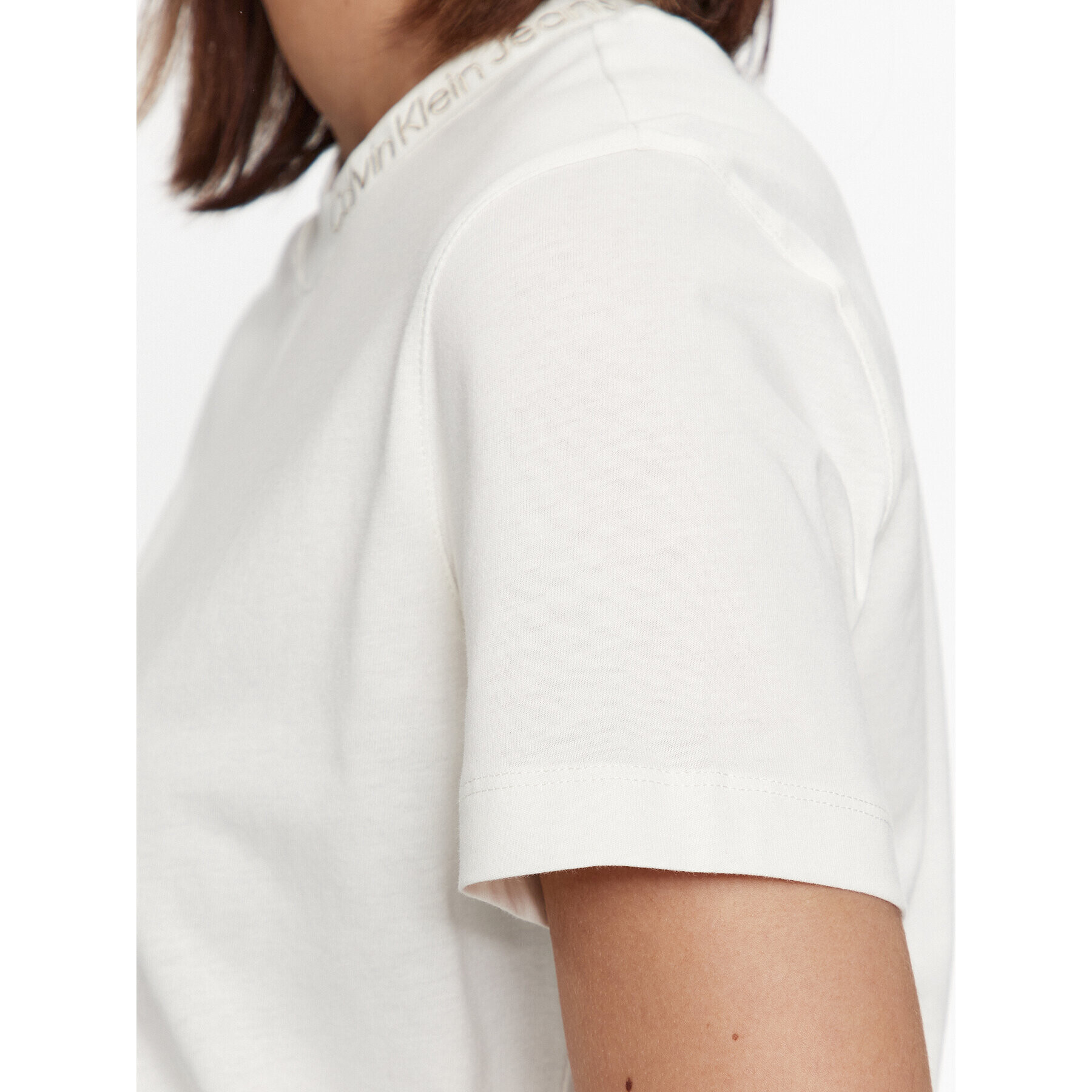 Calvin Klein Jeans Тишърт J20J222015 Екрю Regular Fit - Pepit.bg
