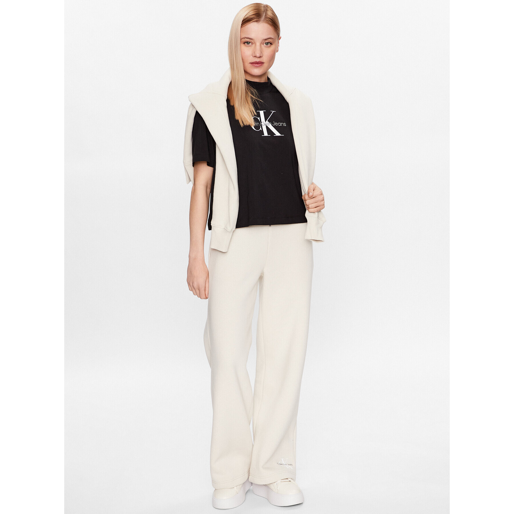 Calvin Klein Jeans Тишърт J20J222130 Черен Regular Fit - Pepit.bg