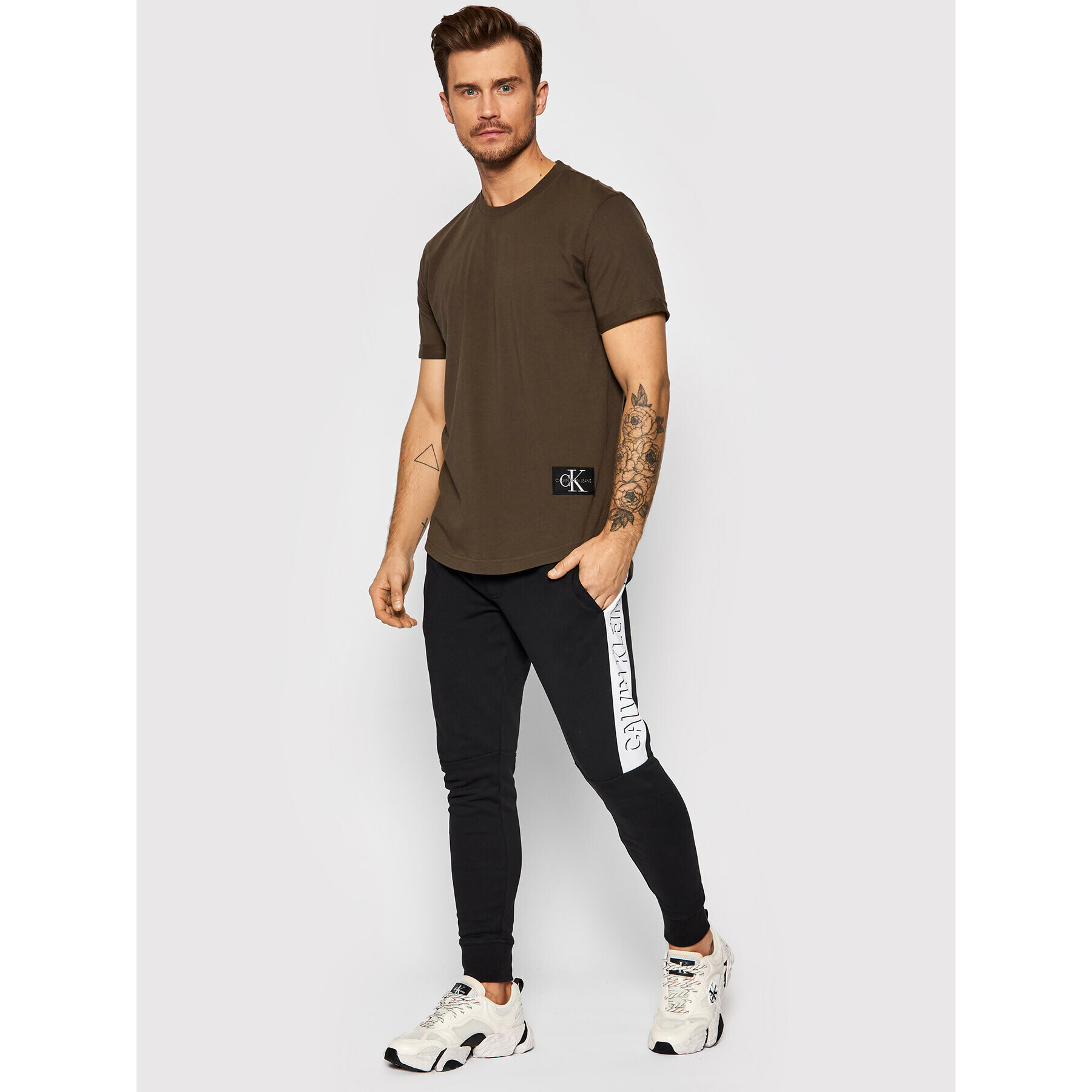 Calvin Klein Jeans Тишърт J30J315319 Кафяв Regular Fit - Pepit.bg