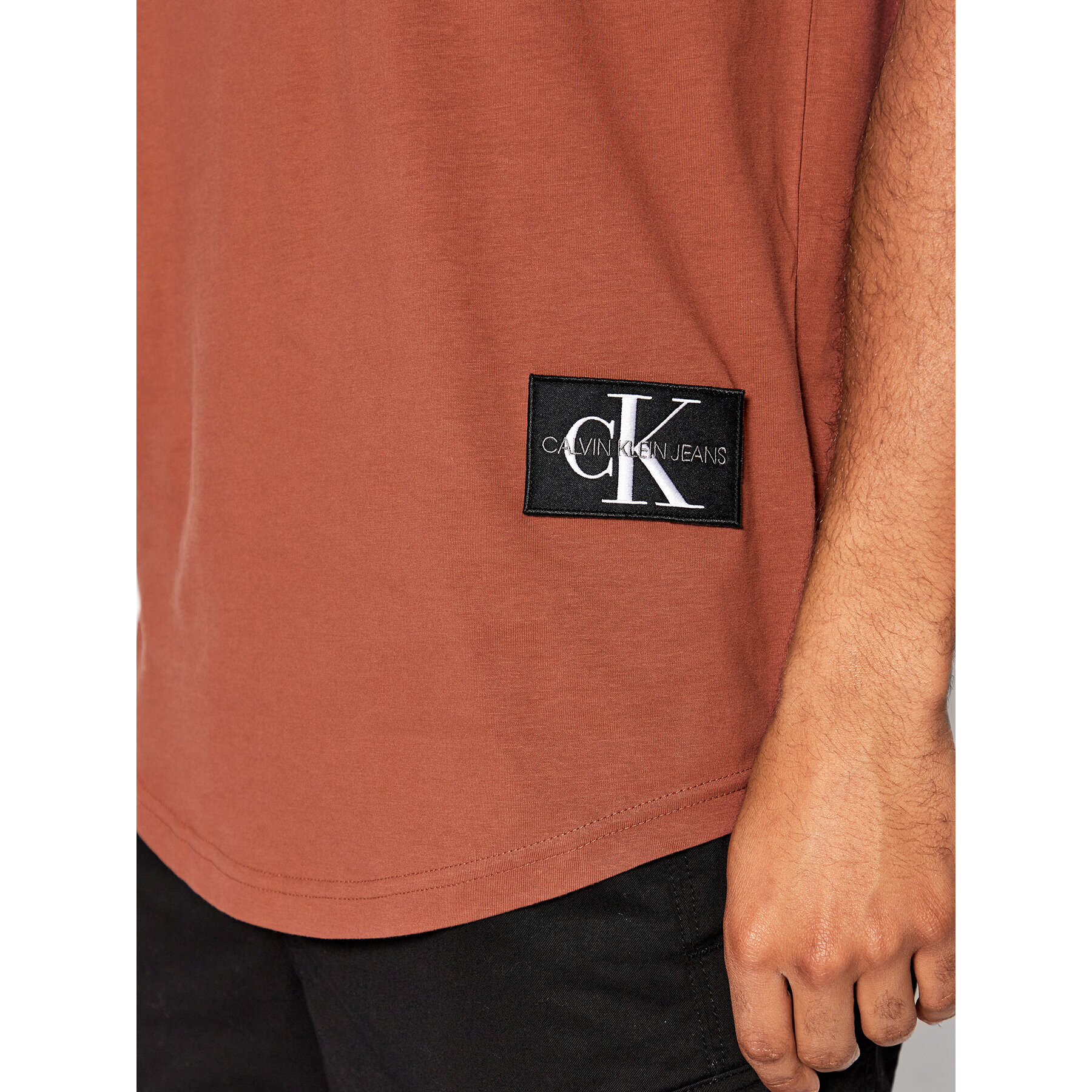 Calvin Klein Jeans Тишърт J30J315319 Кафяв Regular Fit - Pepit.bg