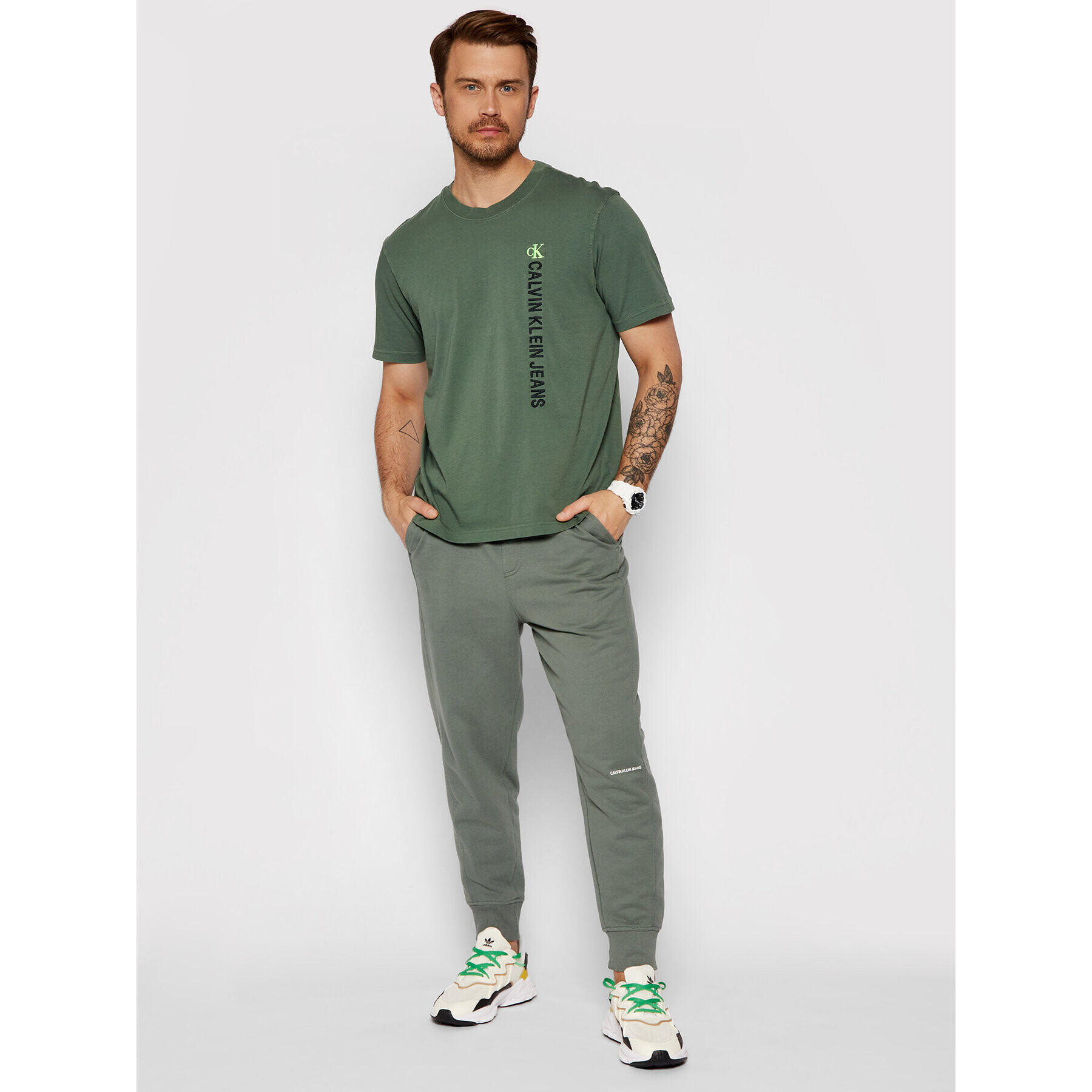 Calvin Klein Jeans Тишърт J30J317286 Зелен Relaxed Fit - Pepit.bg