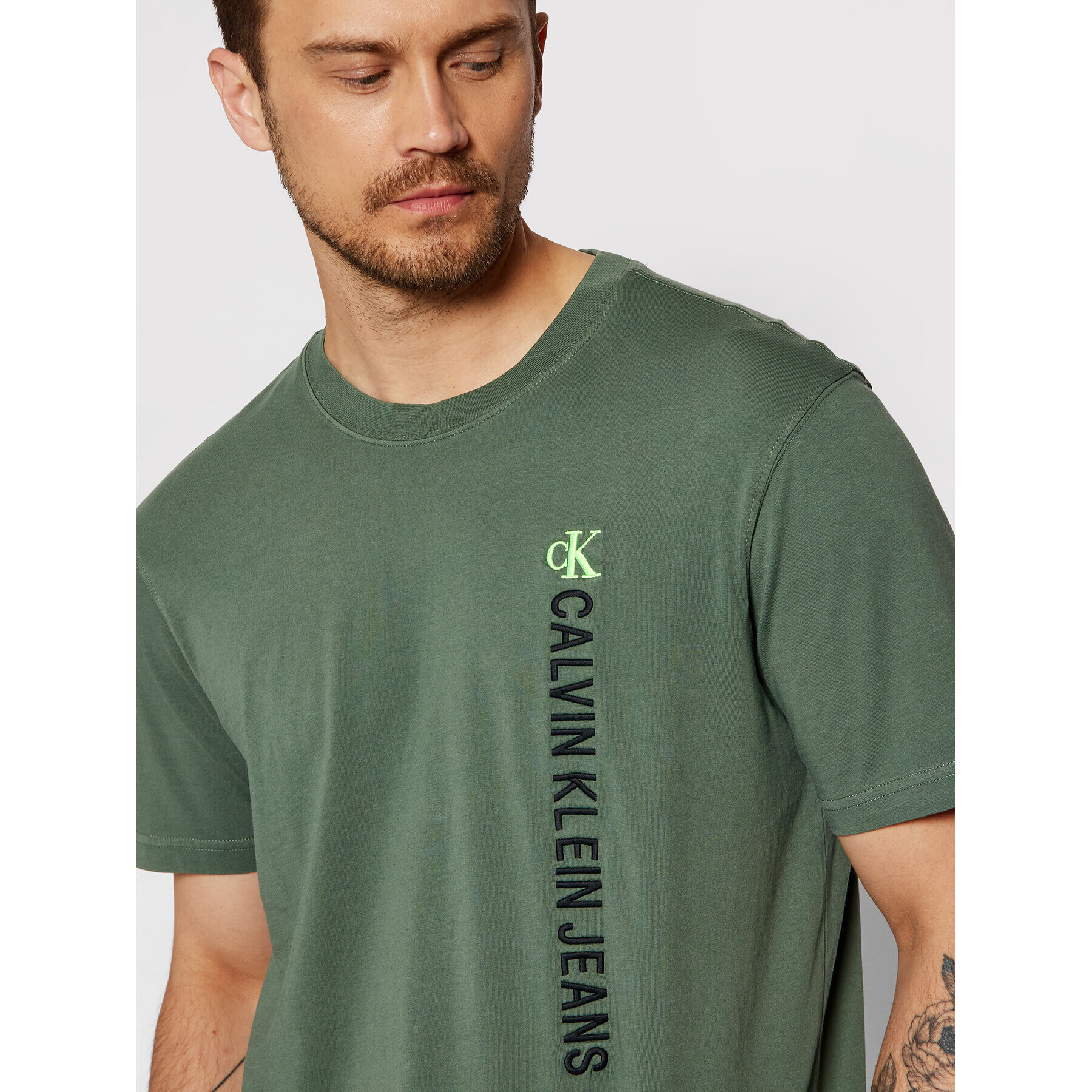 Calvin Klein Jeans Тишърт J30J317286 Зелен Relaxed Fit - Pepit.bg