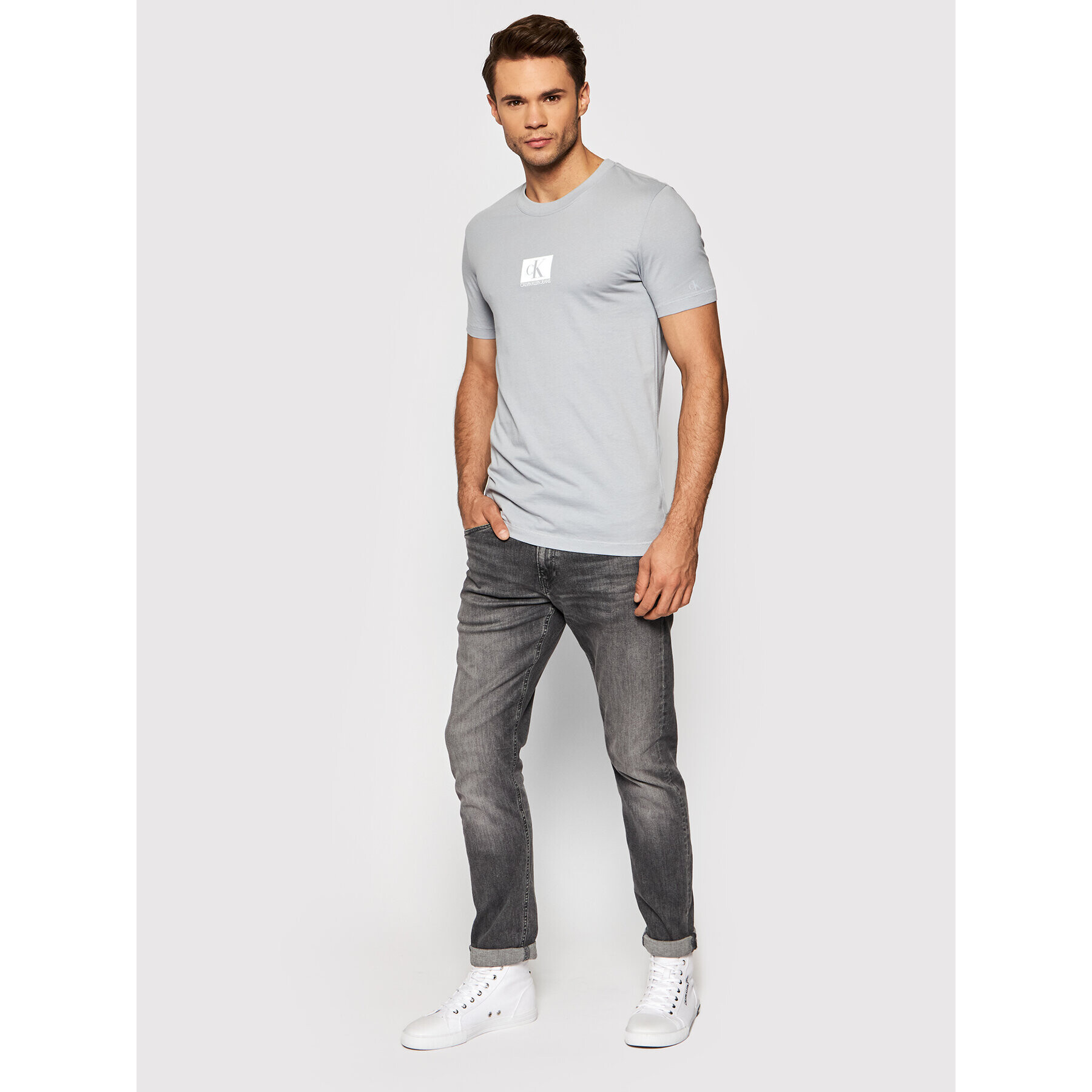 Calvin Klein Jeans Тишърт J30J318745 Сив Slim Fit - Pepit.bg