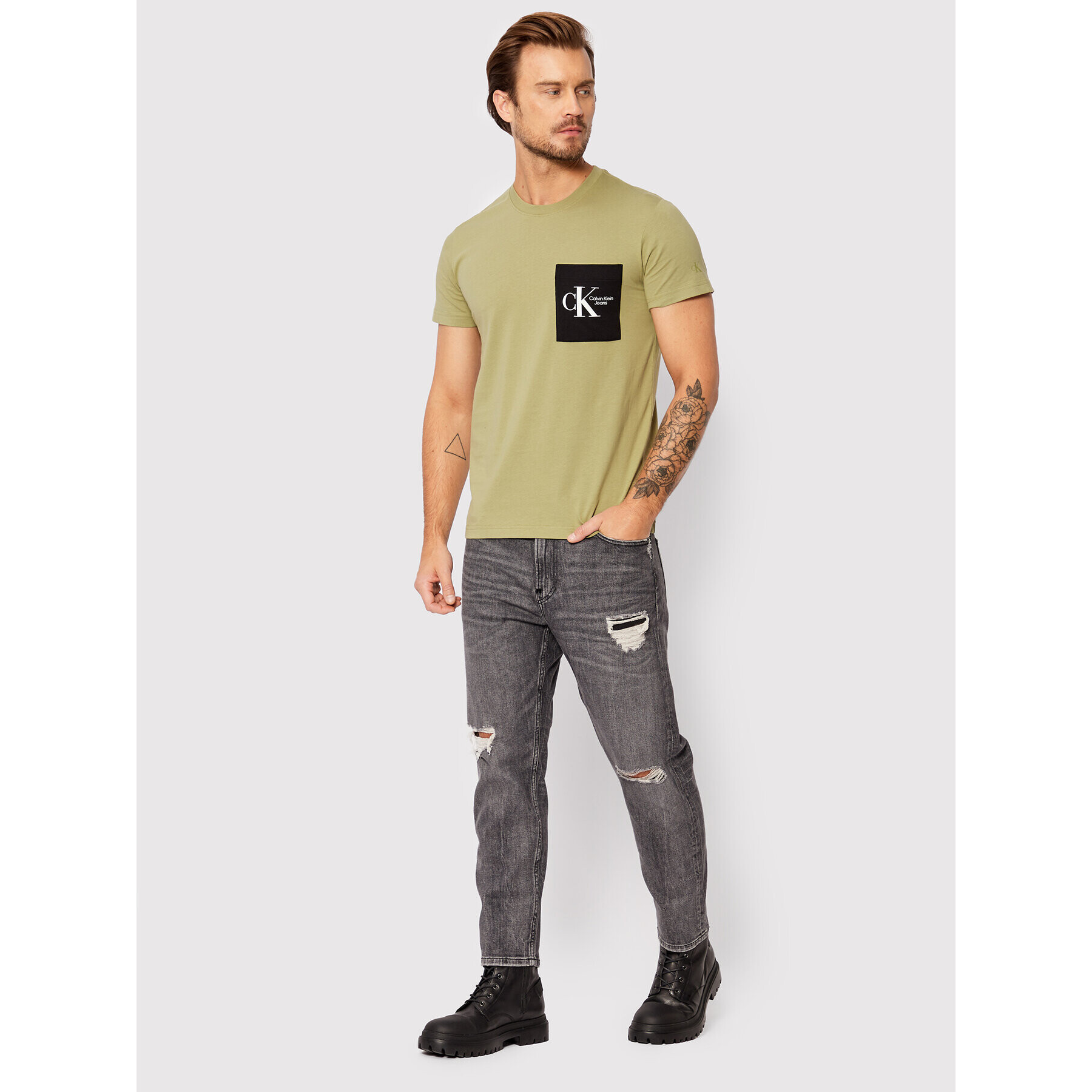 Calvin Klein Jeans Тишърт J30J320192 Зелен Regular Fit - Pepit.bg