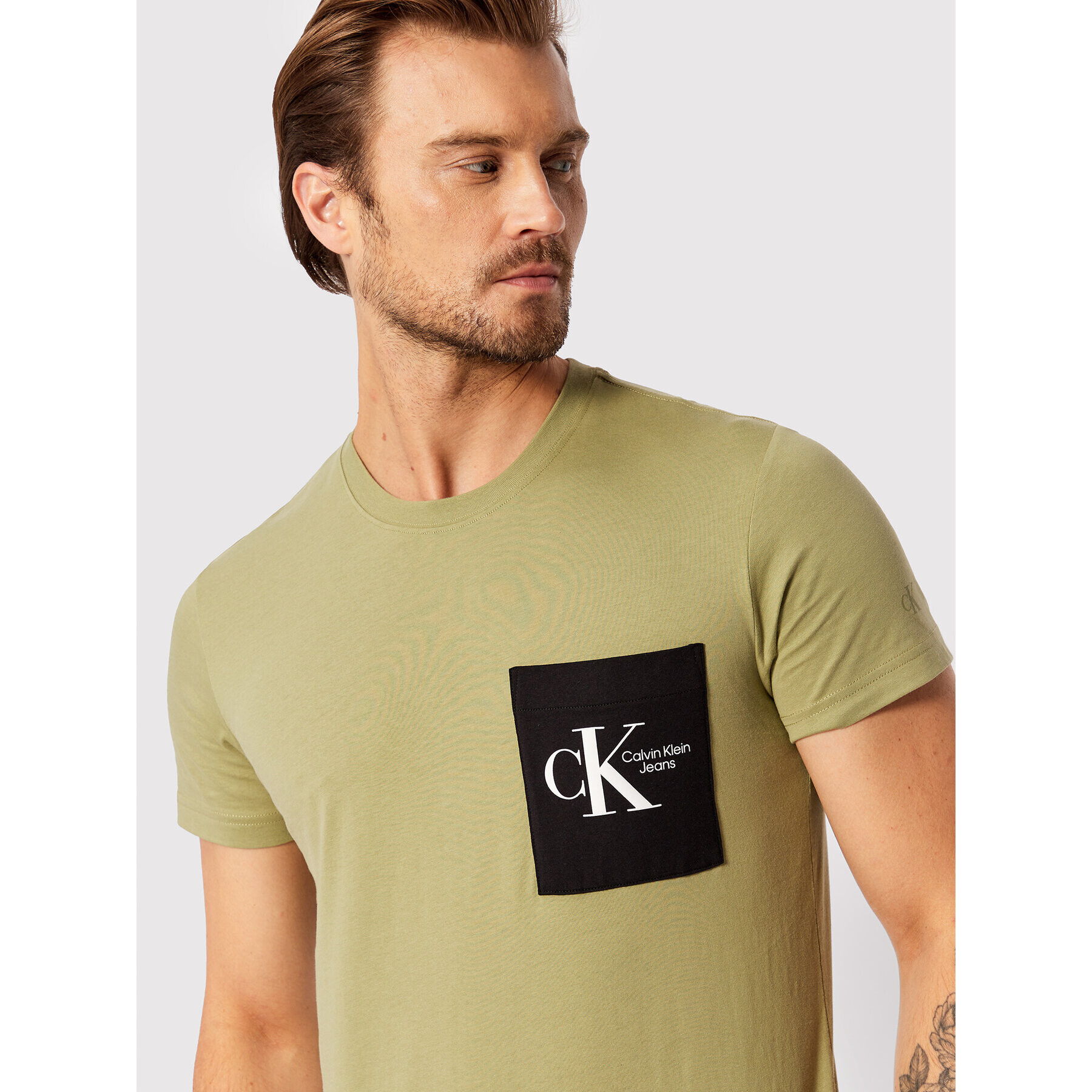 Calvin Klein Jeans Тишърт J30J320192 Зелен Regular Fit - Pepit.bg