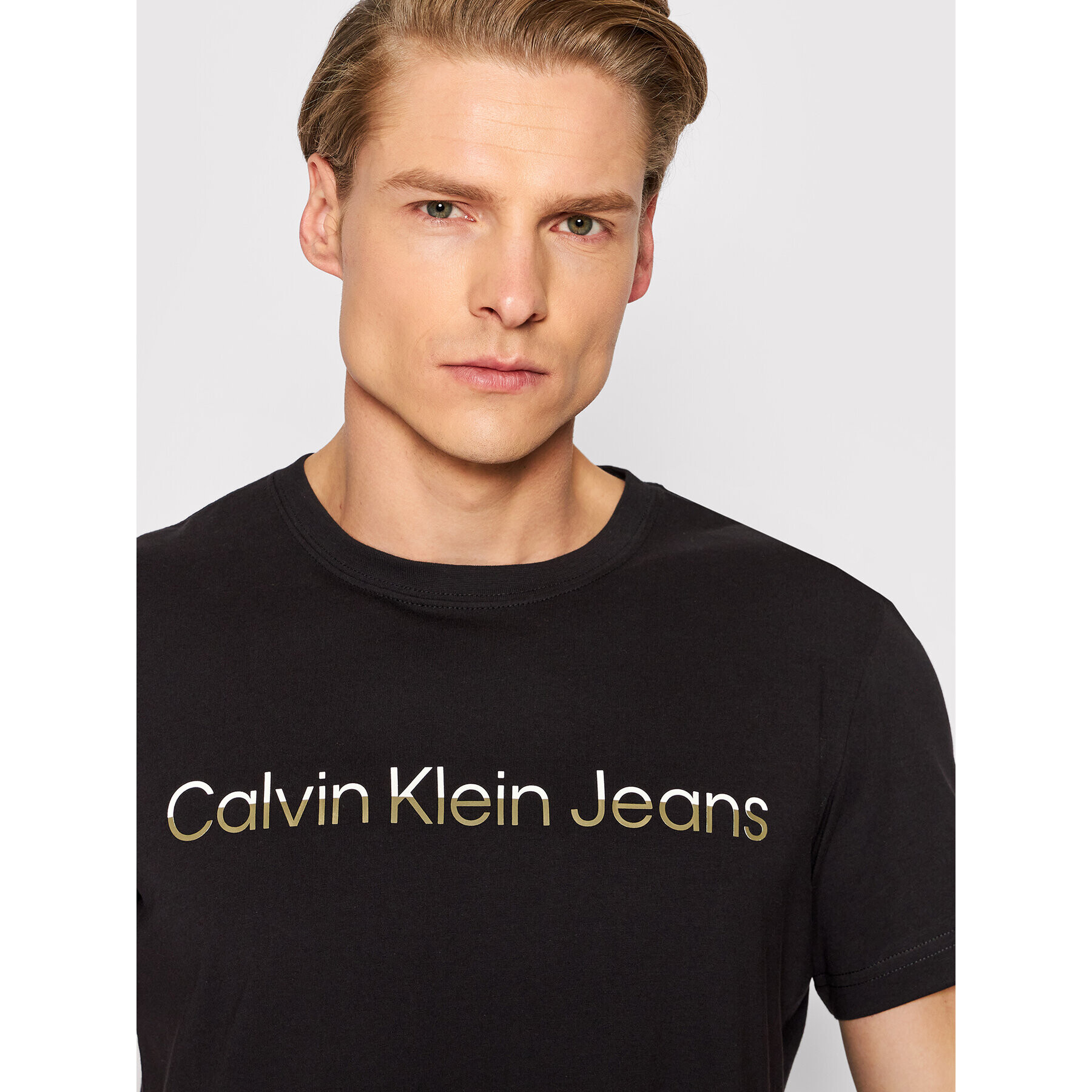 Calvin Klein Jeans Тишърт J30J320194 Черен Regular Fit - Pepit.bg