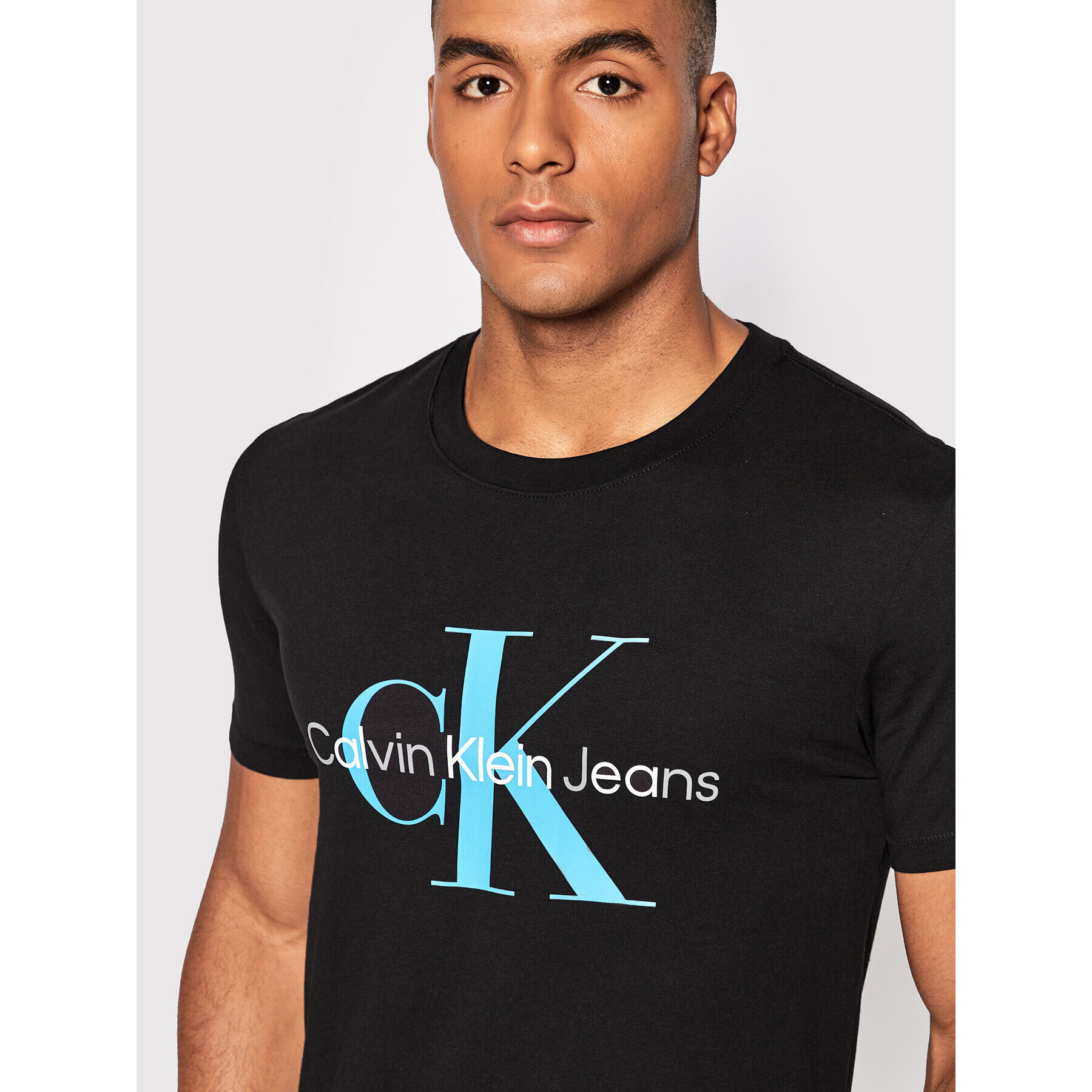 Calvin Klein Jeans Тишърт J30J320806 Черен Slim Fit - Pepit.bg