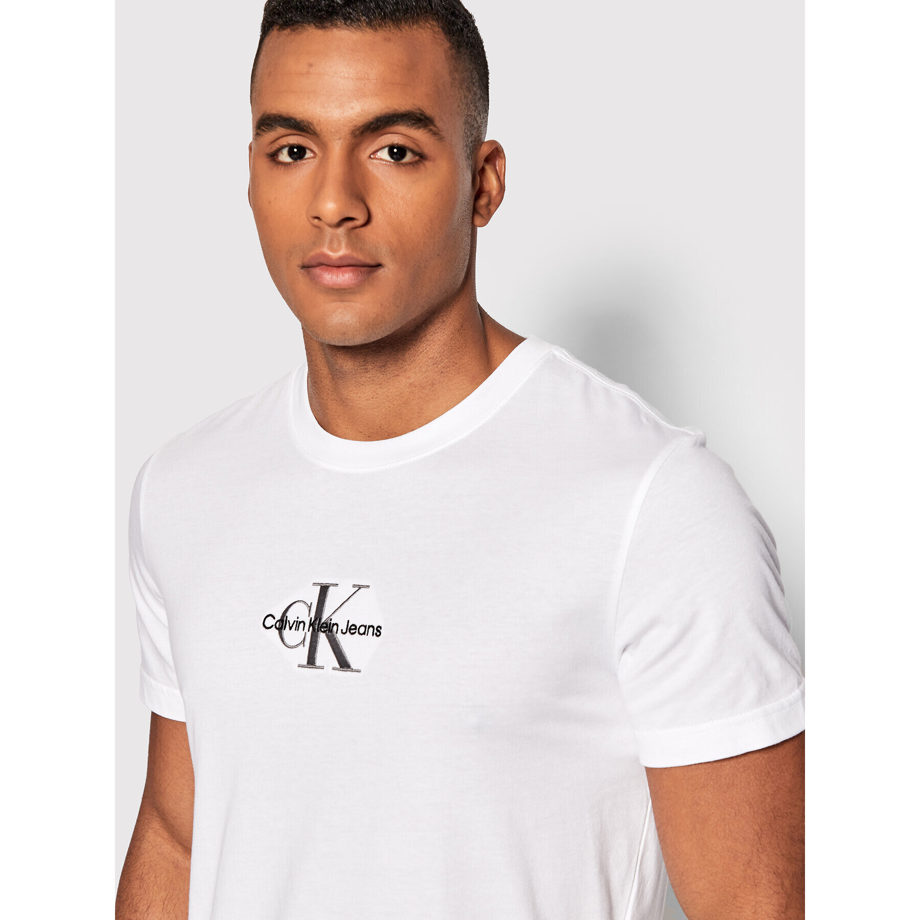 Calvin Klein Jeans Тишърт J30J320855 Бял Regular Fit - Pepit.bg