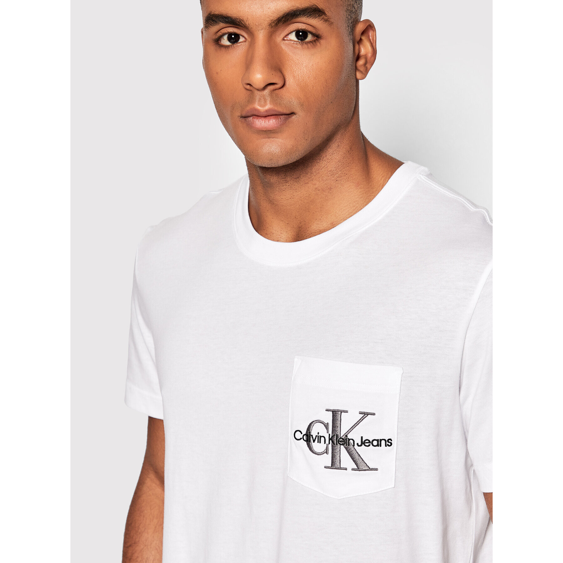 Calvin Klein Jeans Тишърт J30J320856 Бял Regular Fit - Pepit.bg