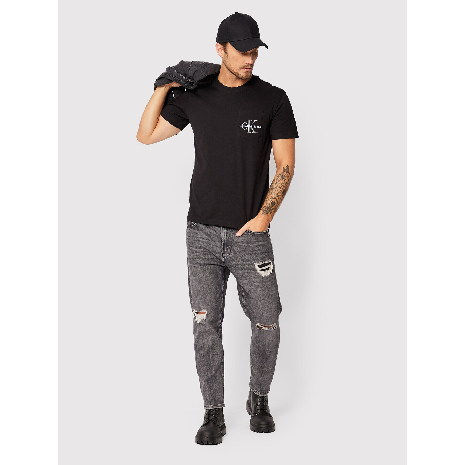 Calvin Klein Jeans Тишърт J30J320856 Черен Regular Fit - Pepit.bg