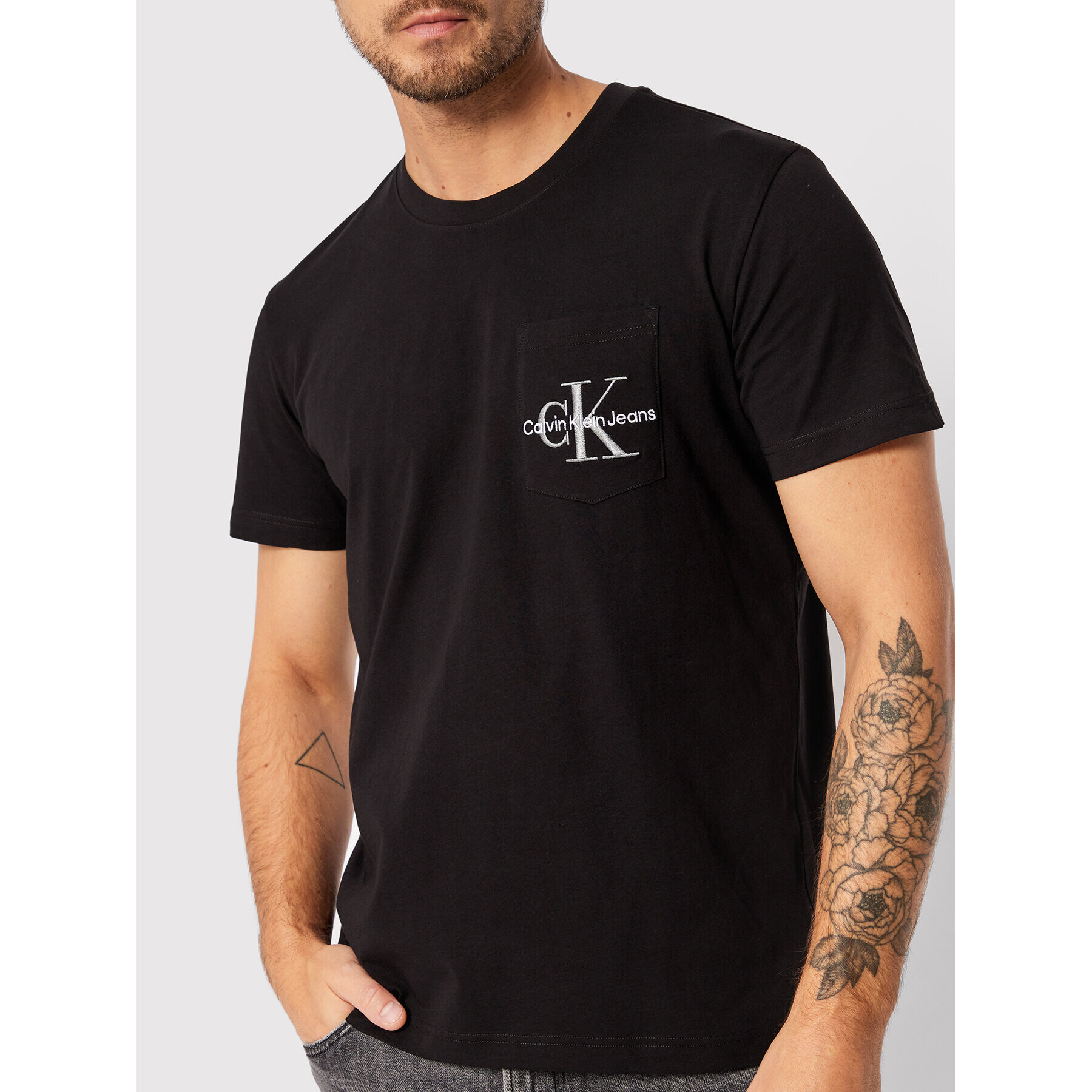 Calvin Klein Jeans Тишърт J30J320856 Черен Regular Fit - Pepit.bg