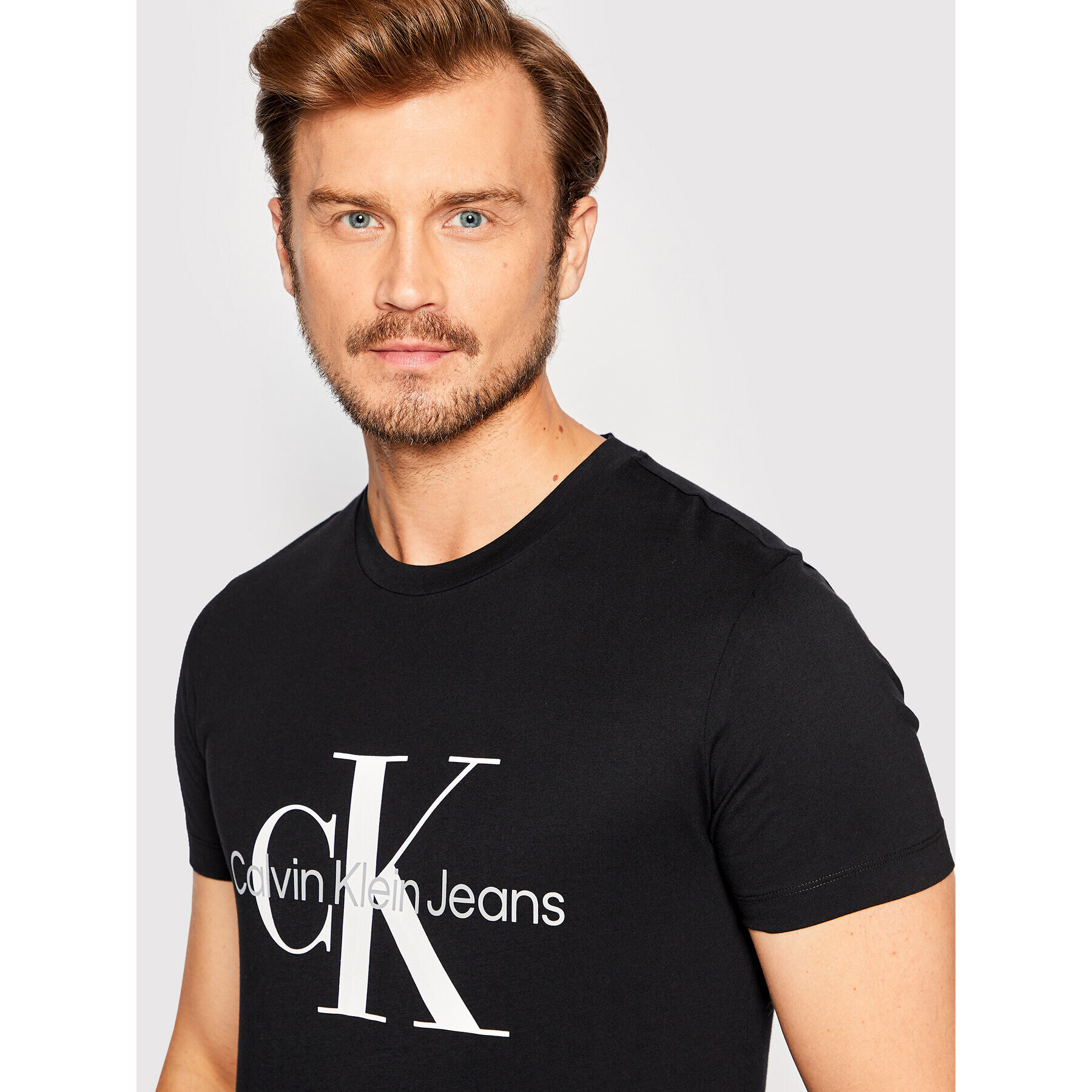 Calvin Klein Jeans Тишърт J30J320935 Черен Slim Fit - Pepit.bg