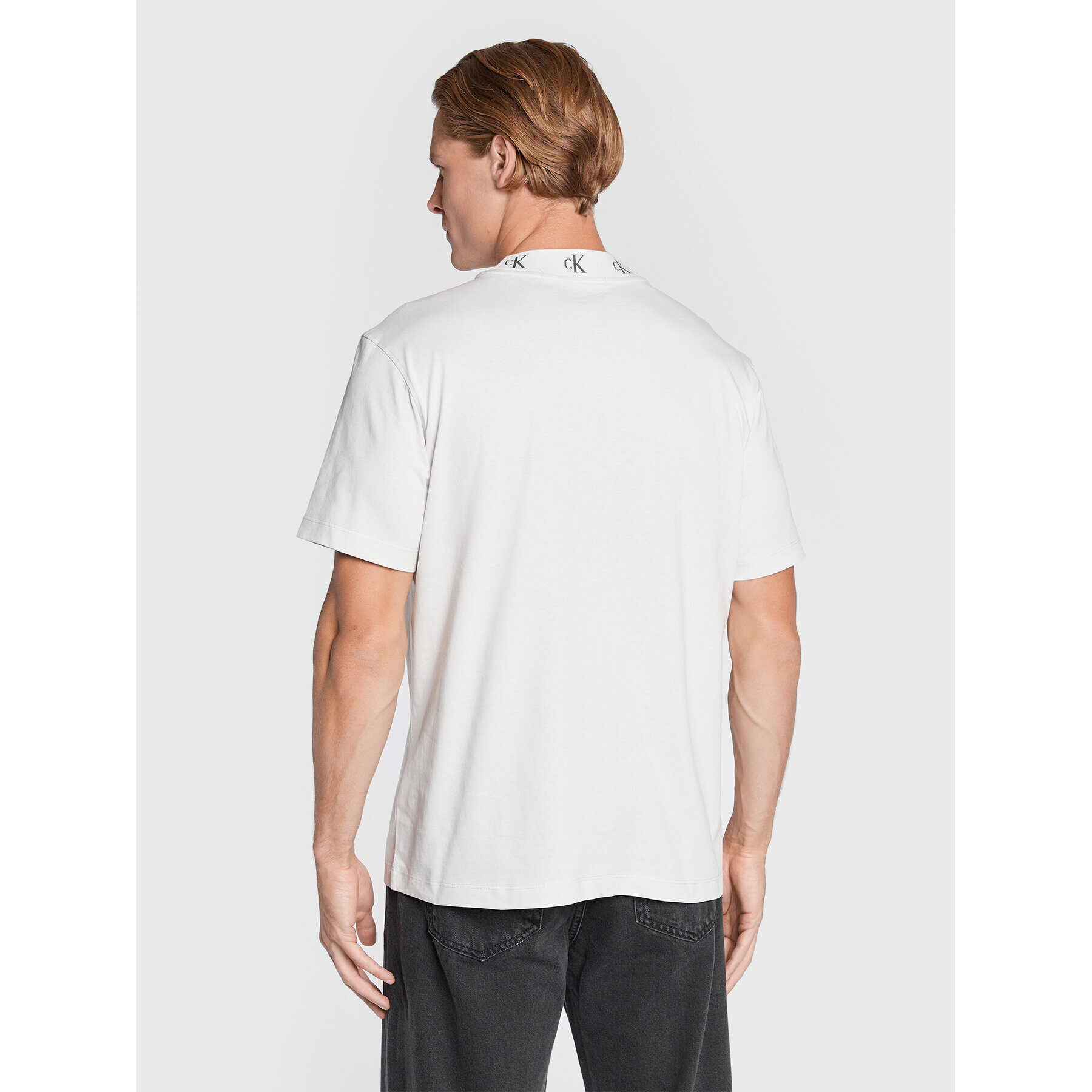 Calvin Klein Jeans Тишърт J30J321706 Сив Relaxed Fit - Pepit.bg