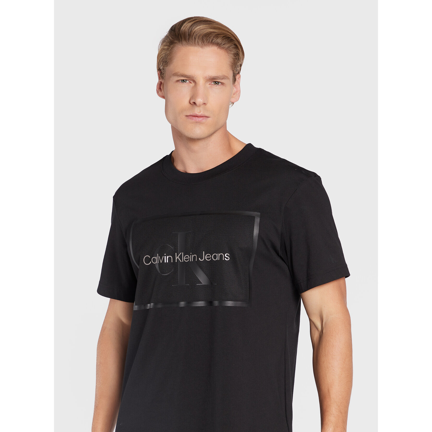 Calvin Klein Jeans Тишърт J30J321723 Черен Regular Fit - Pepit.bg