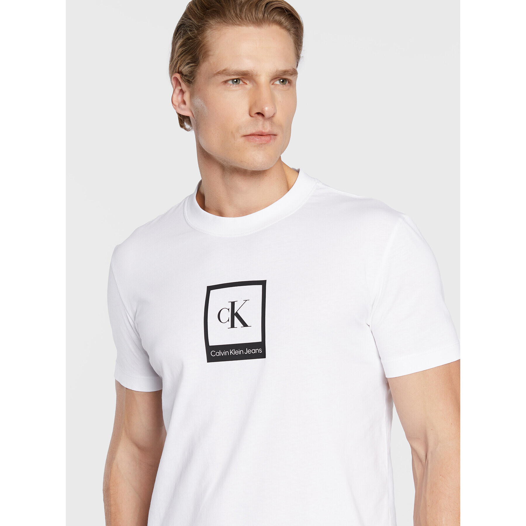 Calvin Klein Jeans Тишърт J30J321776 Бял Regular Fit - Pepit.bg