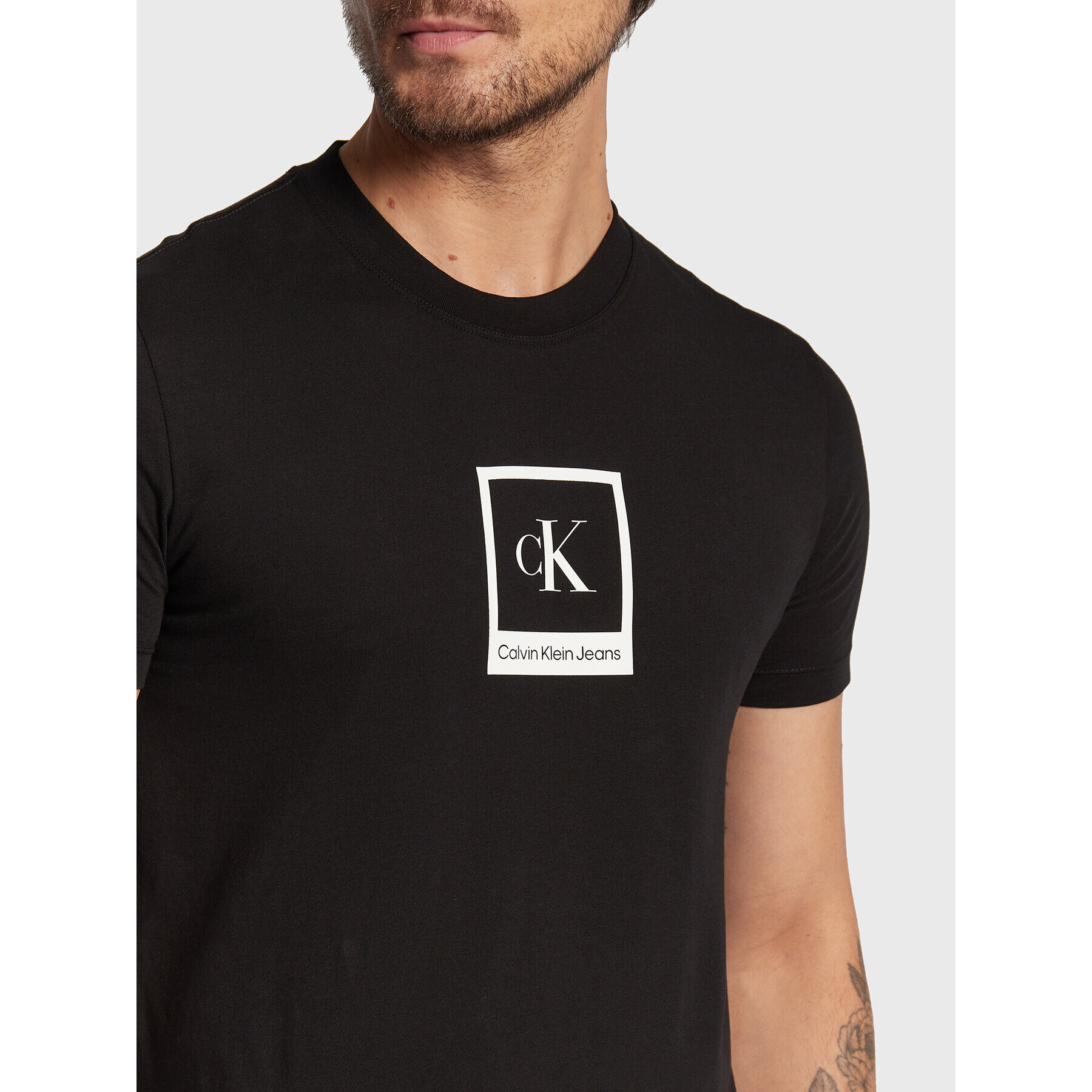 Calvin Klein Jeans Тишърт J30J321776 Черен Regular Fit - Pepit.bg