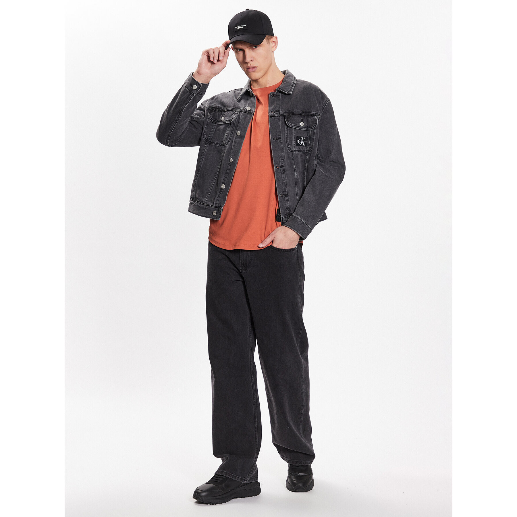 Calvin Klein Jeans Тишърт J30J323482 Кафяв Regular Fit - Pepit.bg