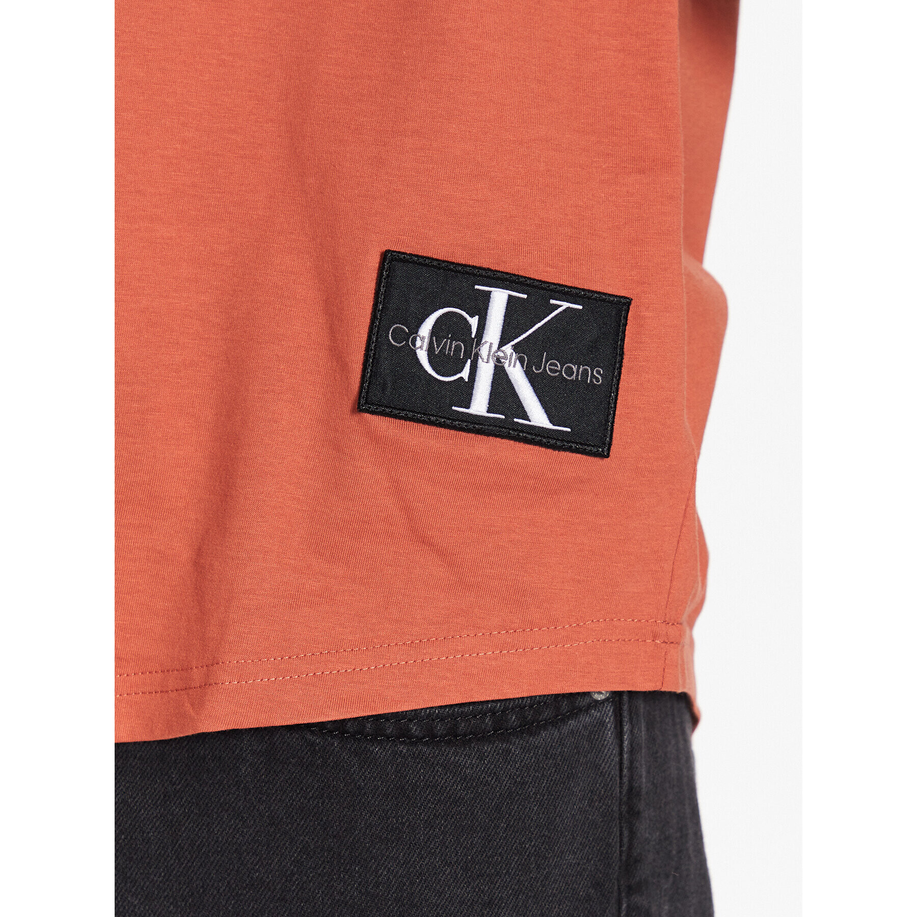 Calvin Klein Jeans Тишърт J30J323482 Кафяв Regular Fit - Pepit.bg