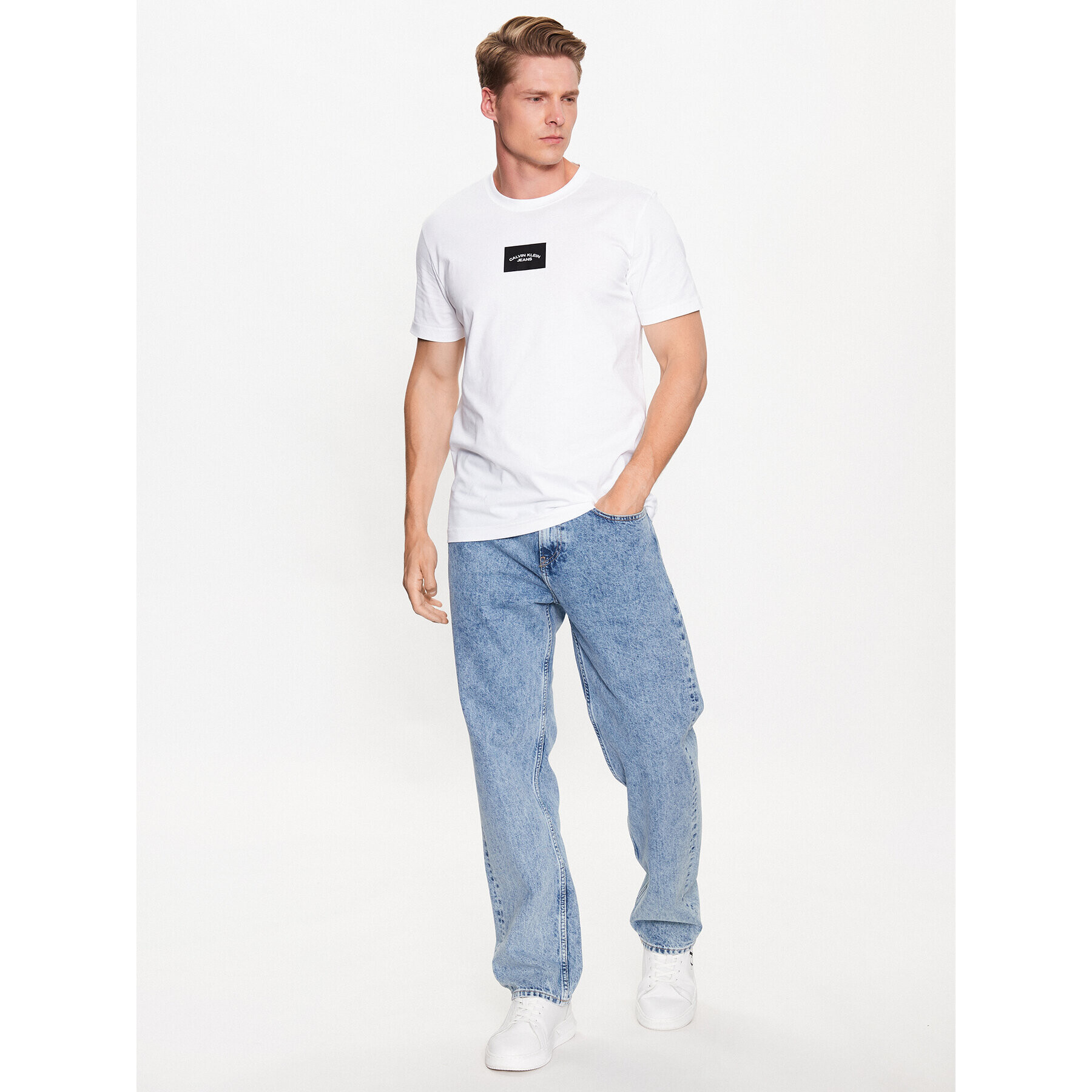 Calvin Klein Jeans Тишърт J30J323523 Бял Regular Fit - Pepit.bg