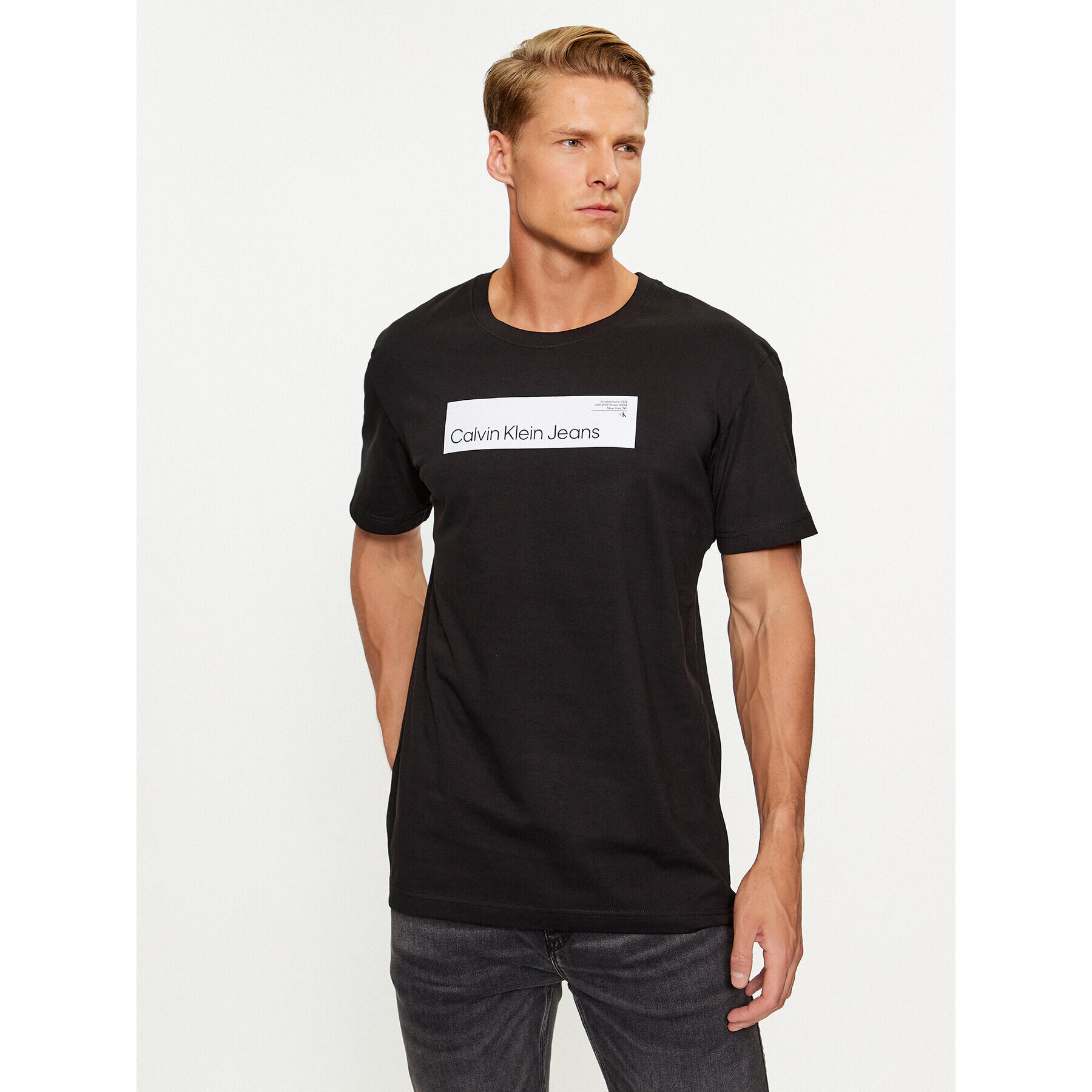 Calvin Klein Jeans Тишърт J30J324018 Черен Regular Fit - Pepit.bg