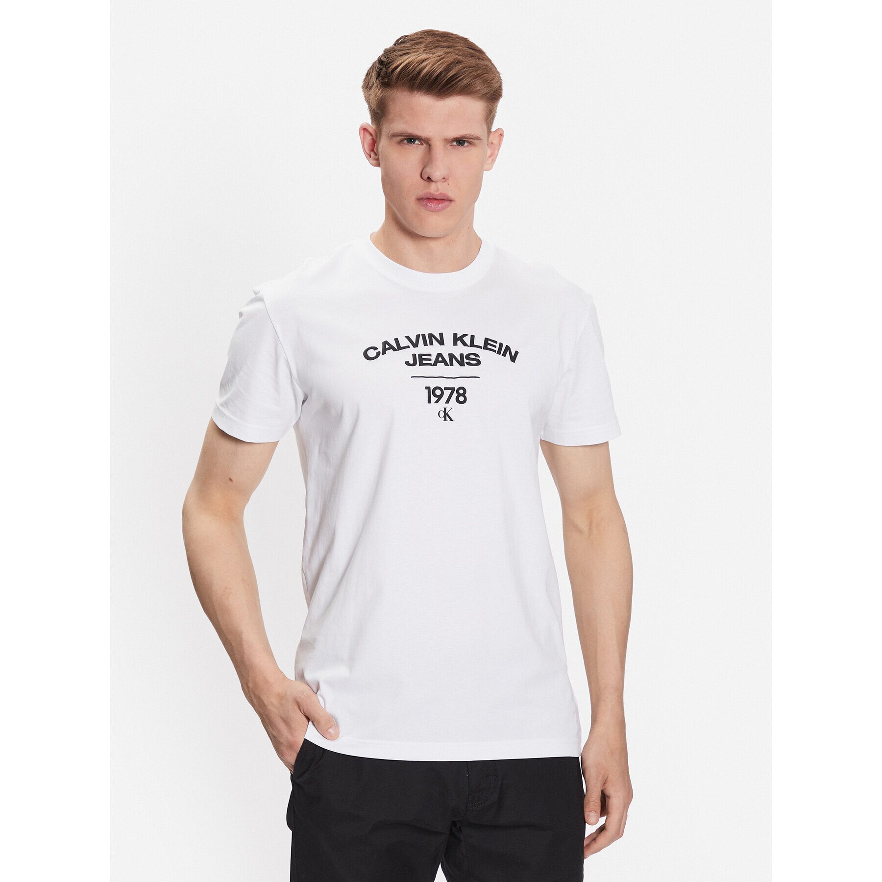 Calvin Klein Jeans Тишърт J30J324206 Бял Regular Fit - Pepit.bg