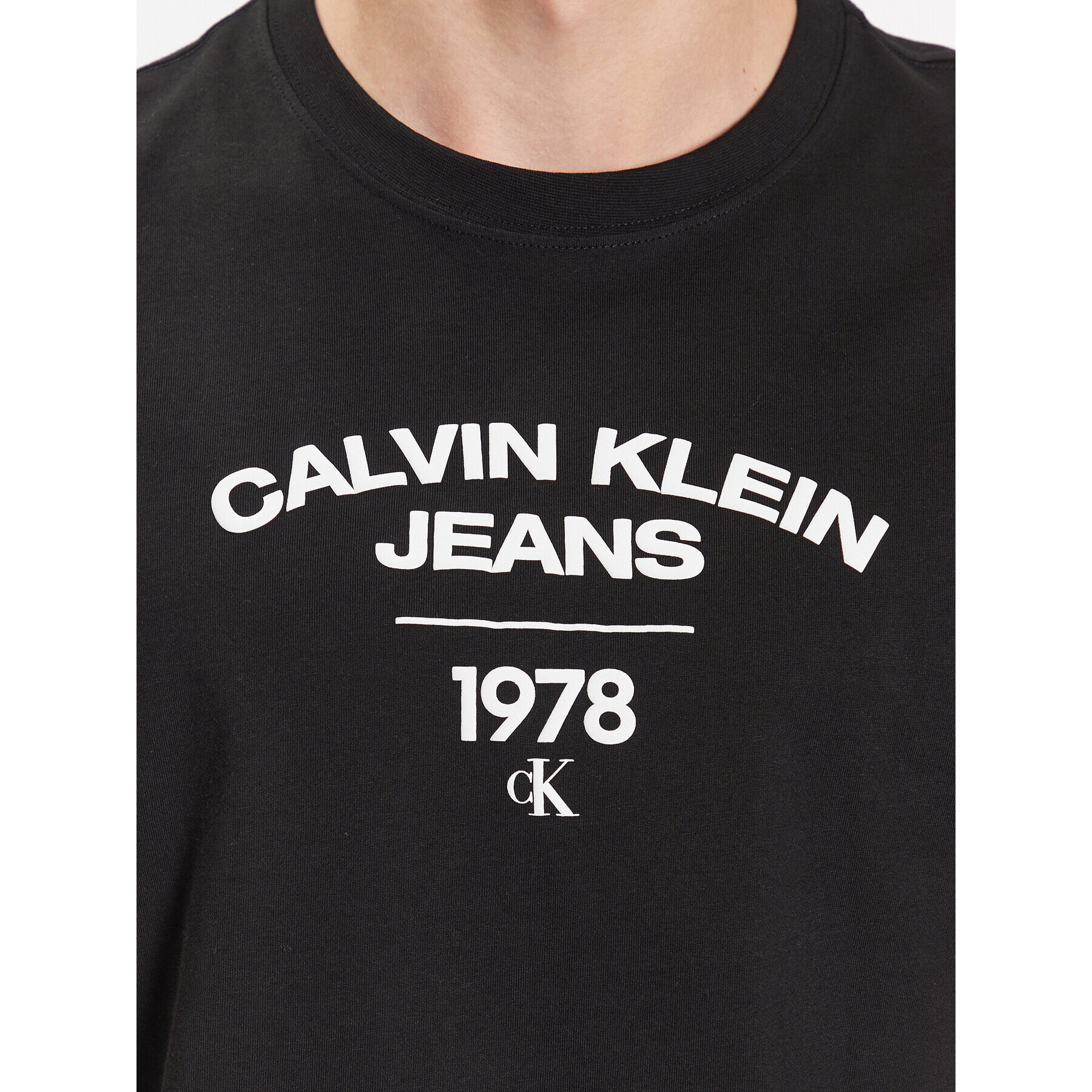Calvin Klein Jeans Тишърт J30J324206 Черен Regular Fit - Pepit.bg