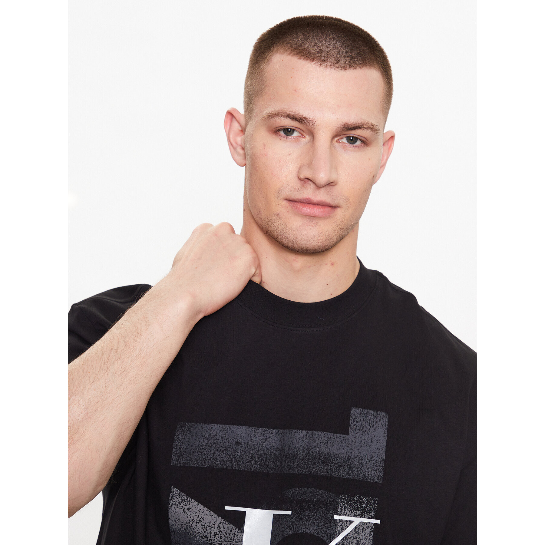 Calvin Klein Jeans Тишърт J30J324207 Черен Regular Fit - Pepit.bg