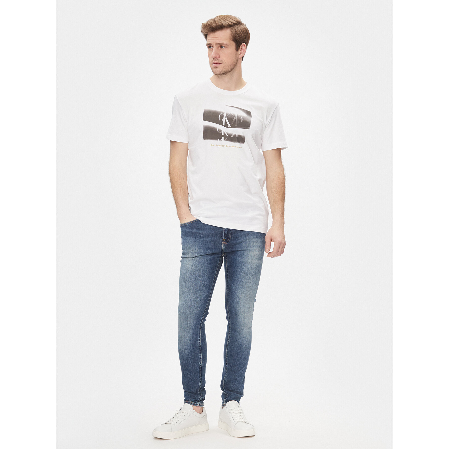 Calvin Klein Jeans Тишърт Slogan Tee J30J324645 Бял Regular Fit - Pepit.bg