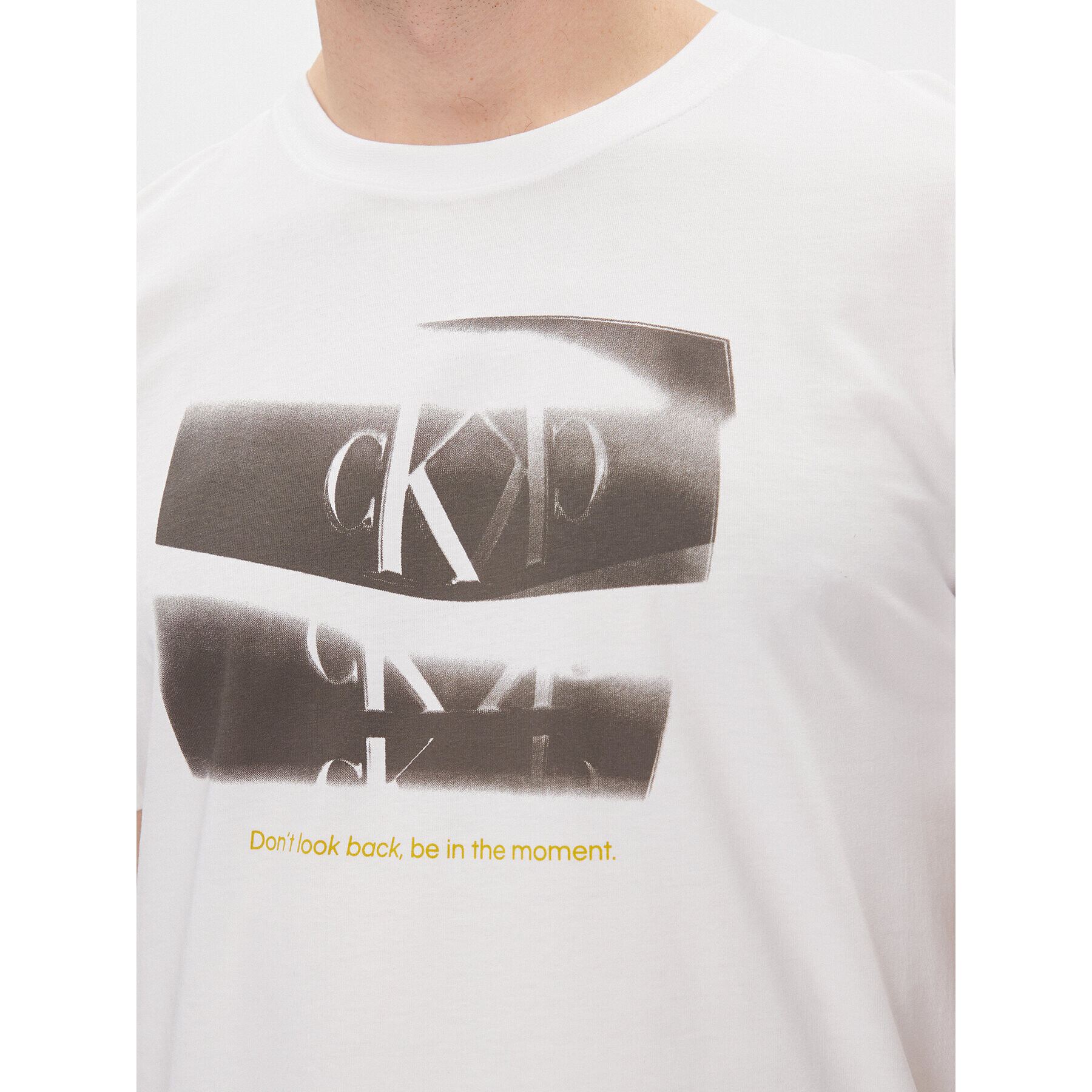 Calvin Klein Jeans Тишърт Slogan Tee J30J324645 Бял Regular Fit - Pepit.bg