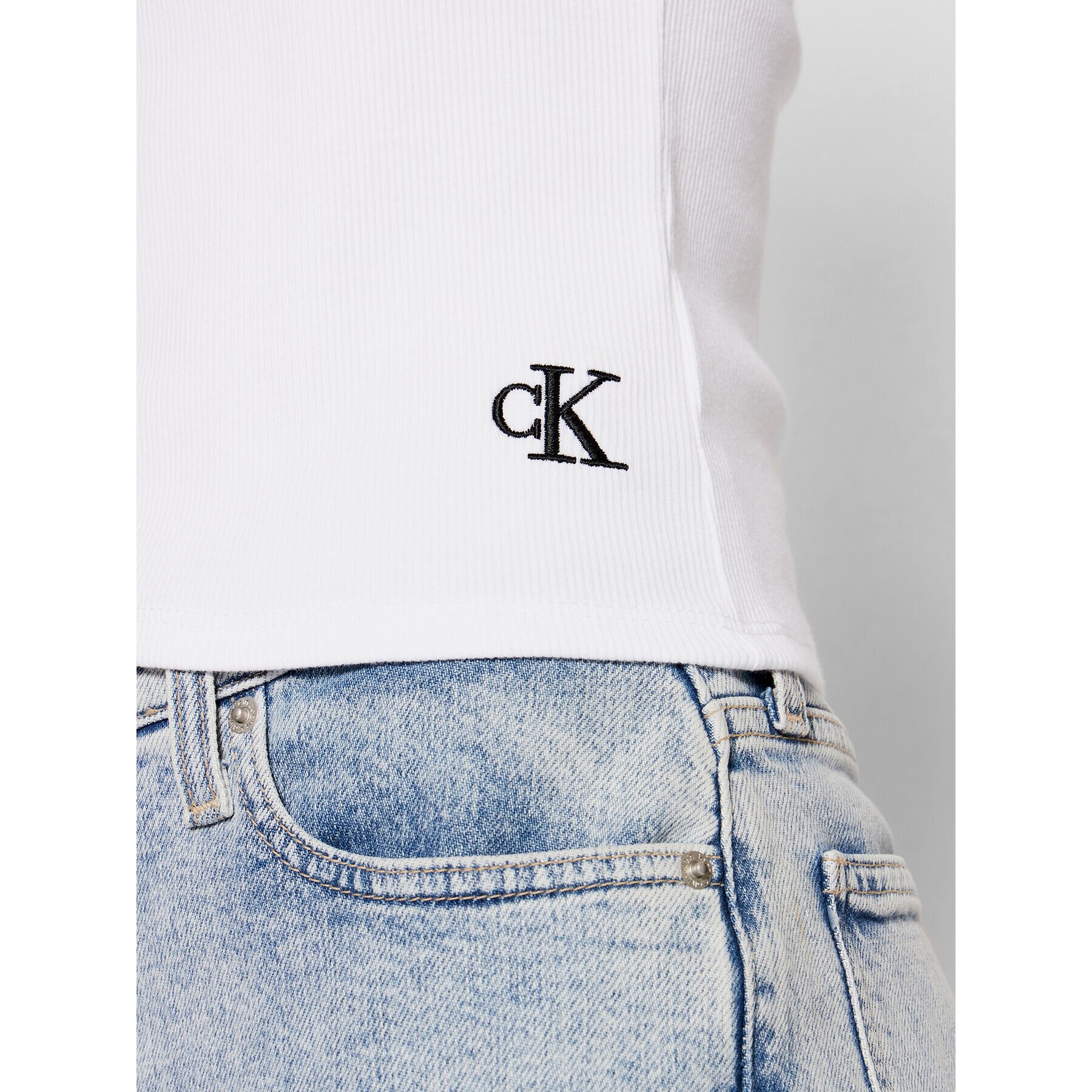 Calvin Klein Jeans топ J20J218689 Бял Slim Fit - Pepit.bg