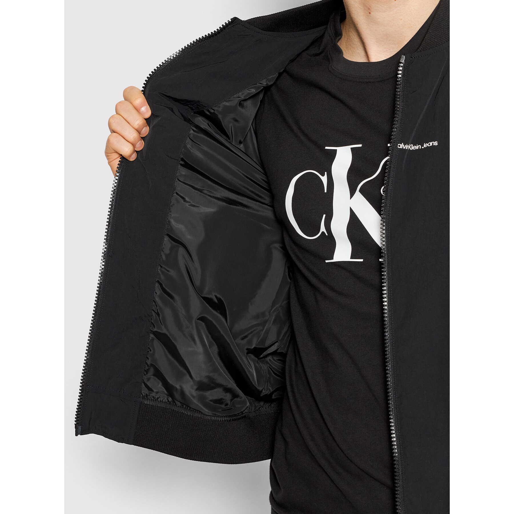 Calvin Klein Jeans Яке бомбър J30J320276 Черен Regular Fit - Pepit.bg